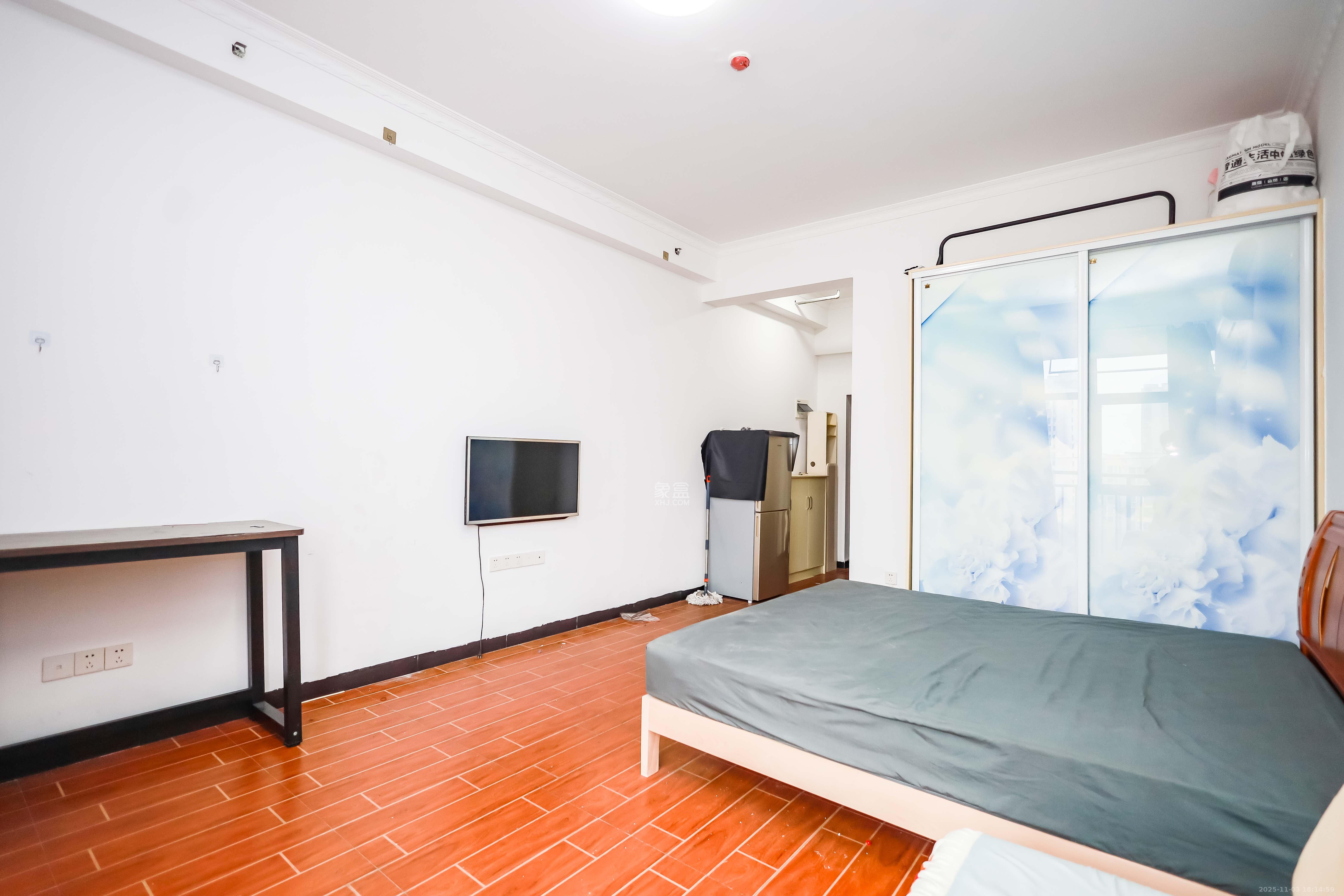 荣盛花语馨苑 1室1厅1卫 20.0万 荣盛花语馨苑 1室1厅1卫 20.0万卧室