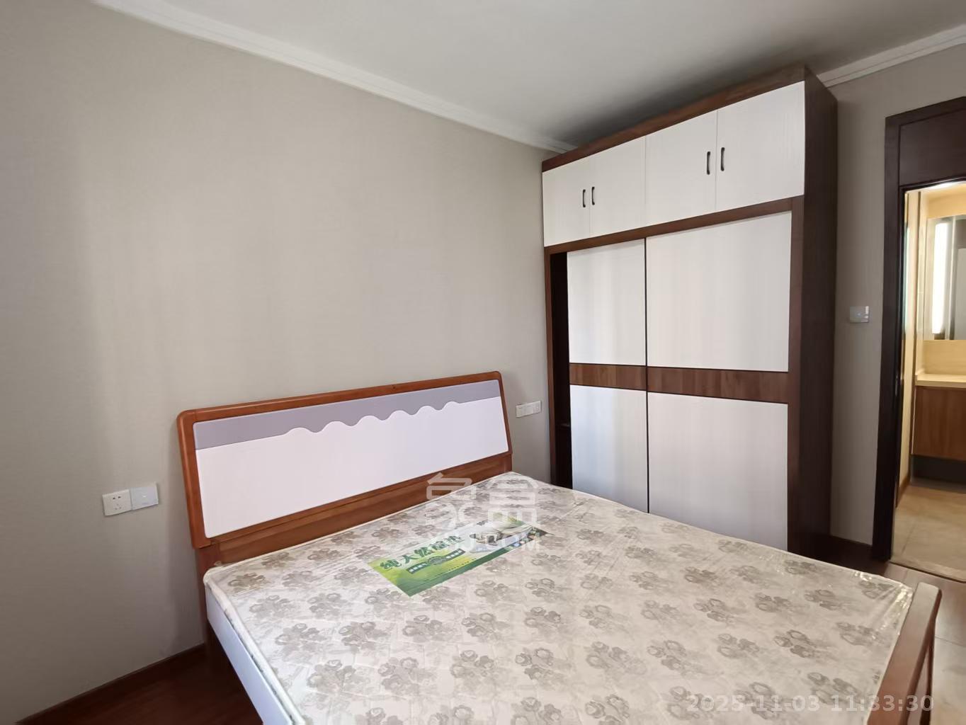 荣泰广场  3室2厅2卫    2800.0元/月室内图