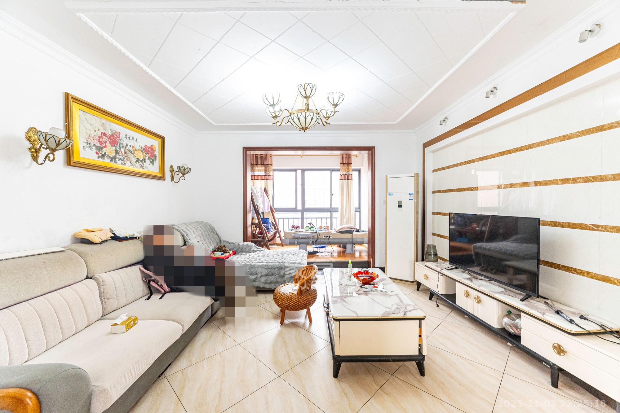 三一街区  3室2厅2卫    69.6万 三一街区  3室2厅2卫    69.6万客厅