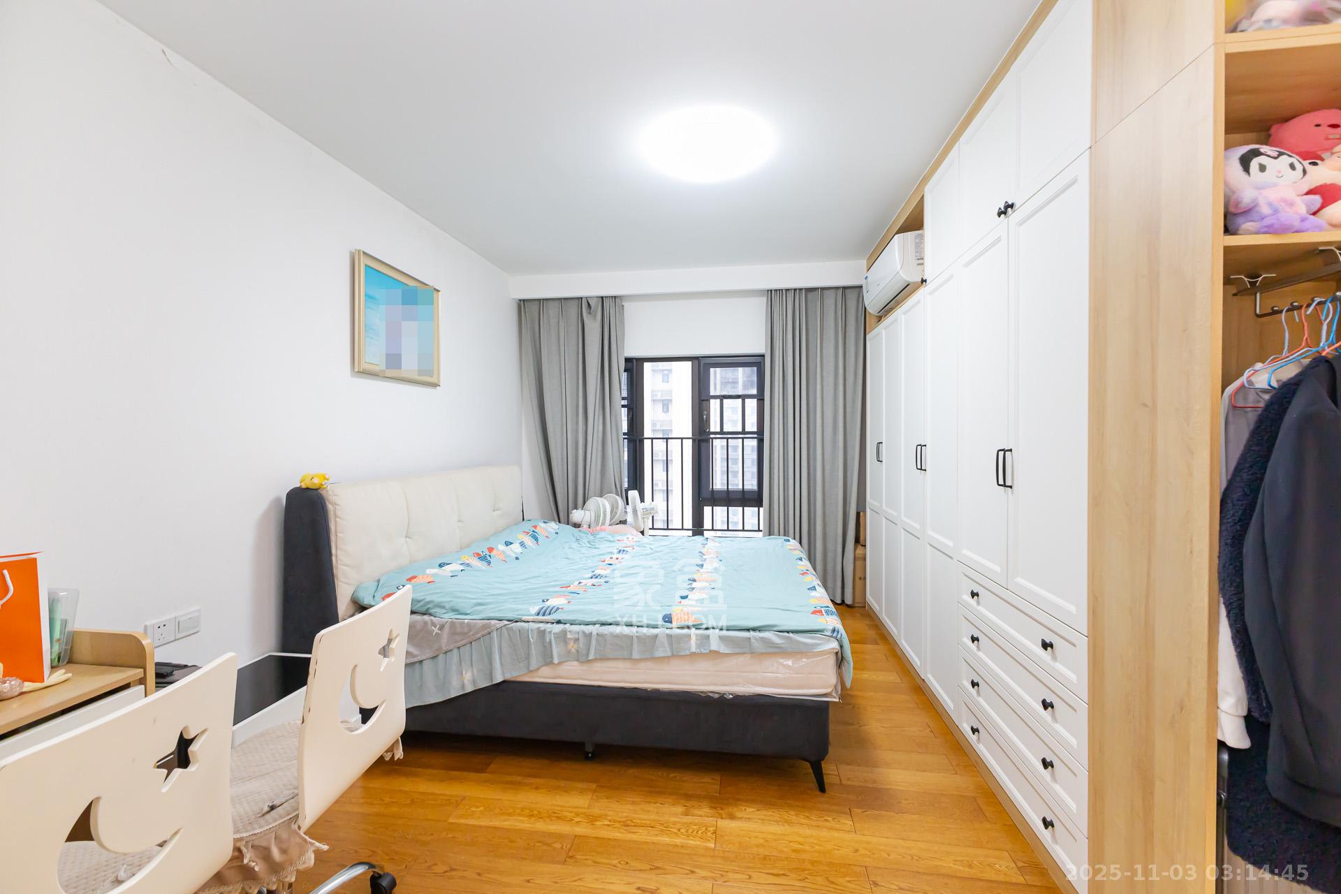 时代倾城三期  3室2厅2卫    95.0万卧室