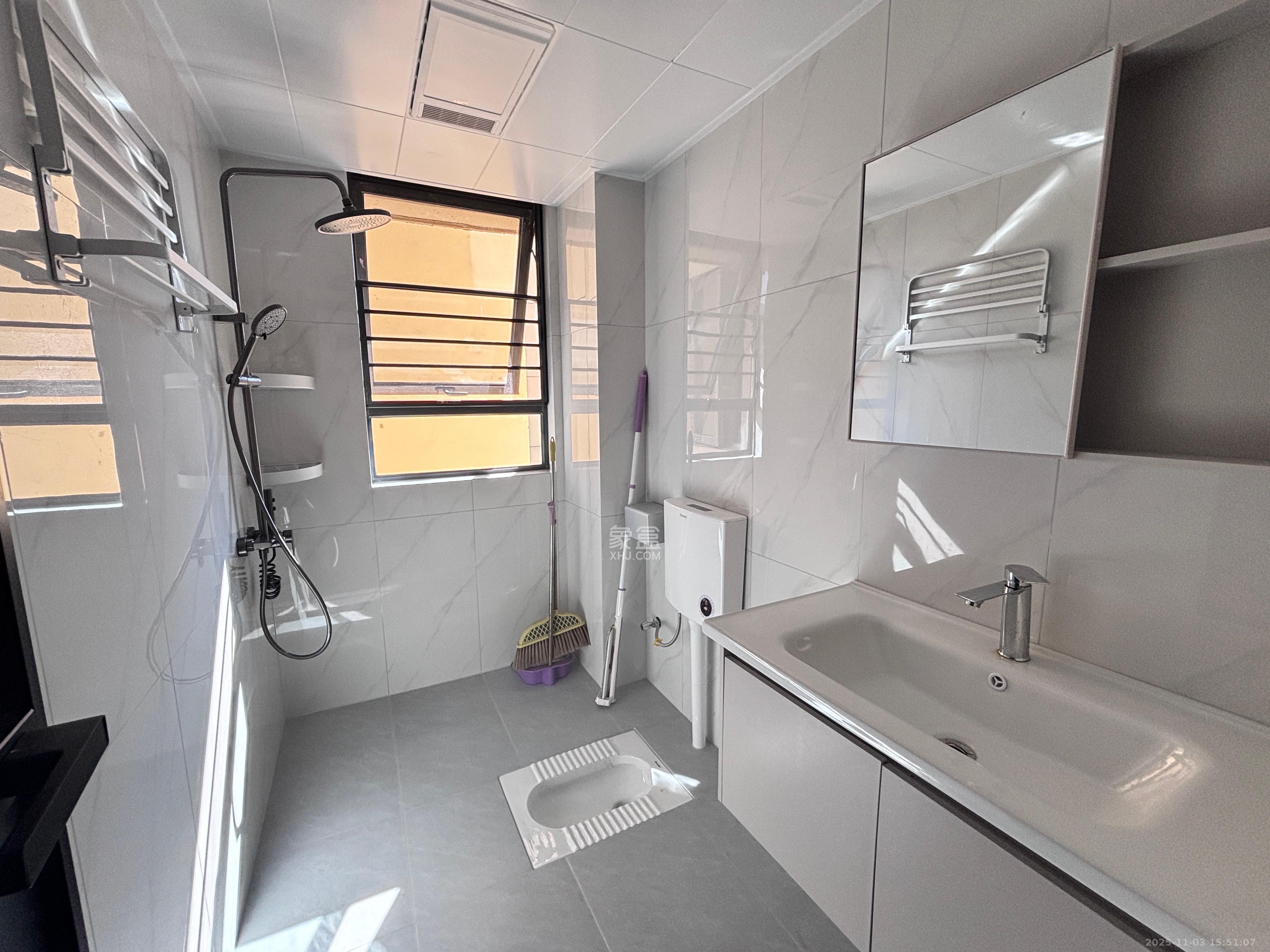 中粮鸿云  3室2厅1卫    1800.0元/月室内图