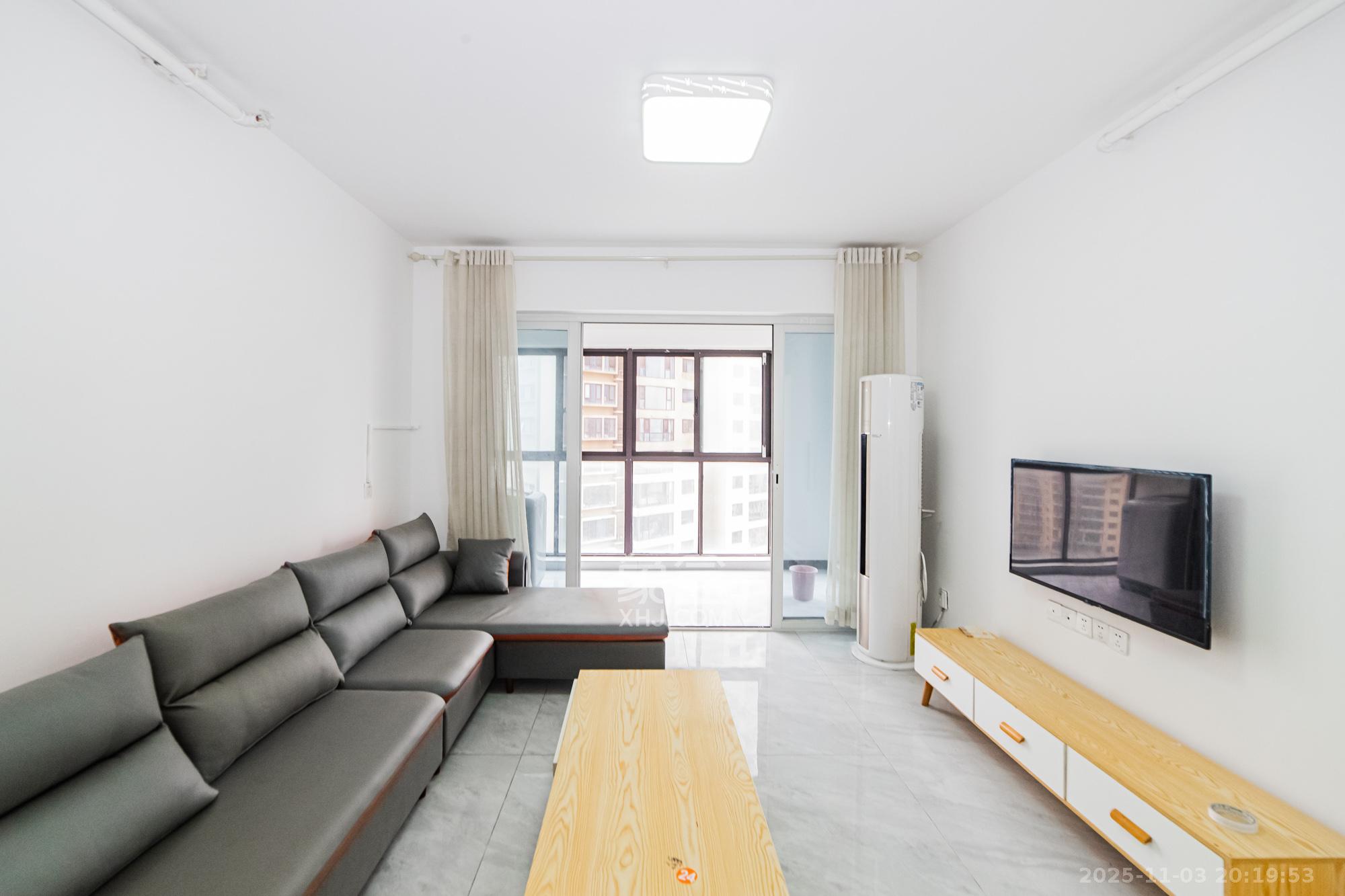 北辰三角洲C2区 3室2厅1卫 110.0万 北辰三角洲C2区 3室2厅1卫 110.0万客厅