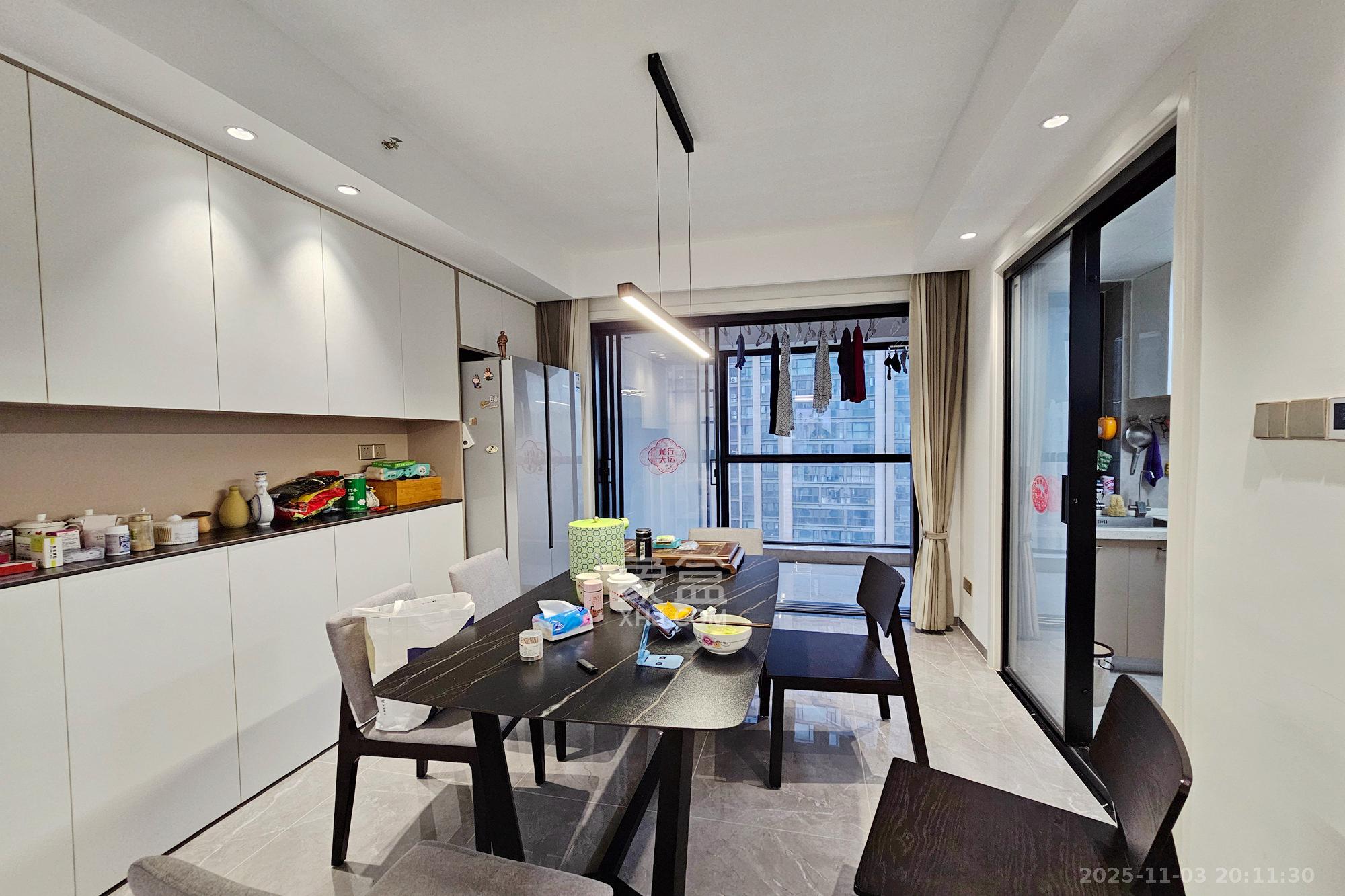 明昇壹城（明昇时代广场）二期  4室2厅3卫    350.0万客厅