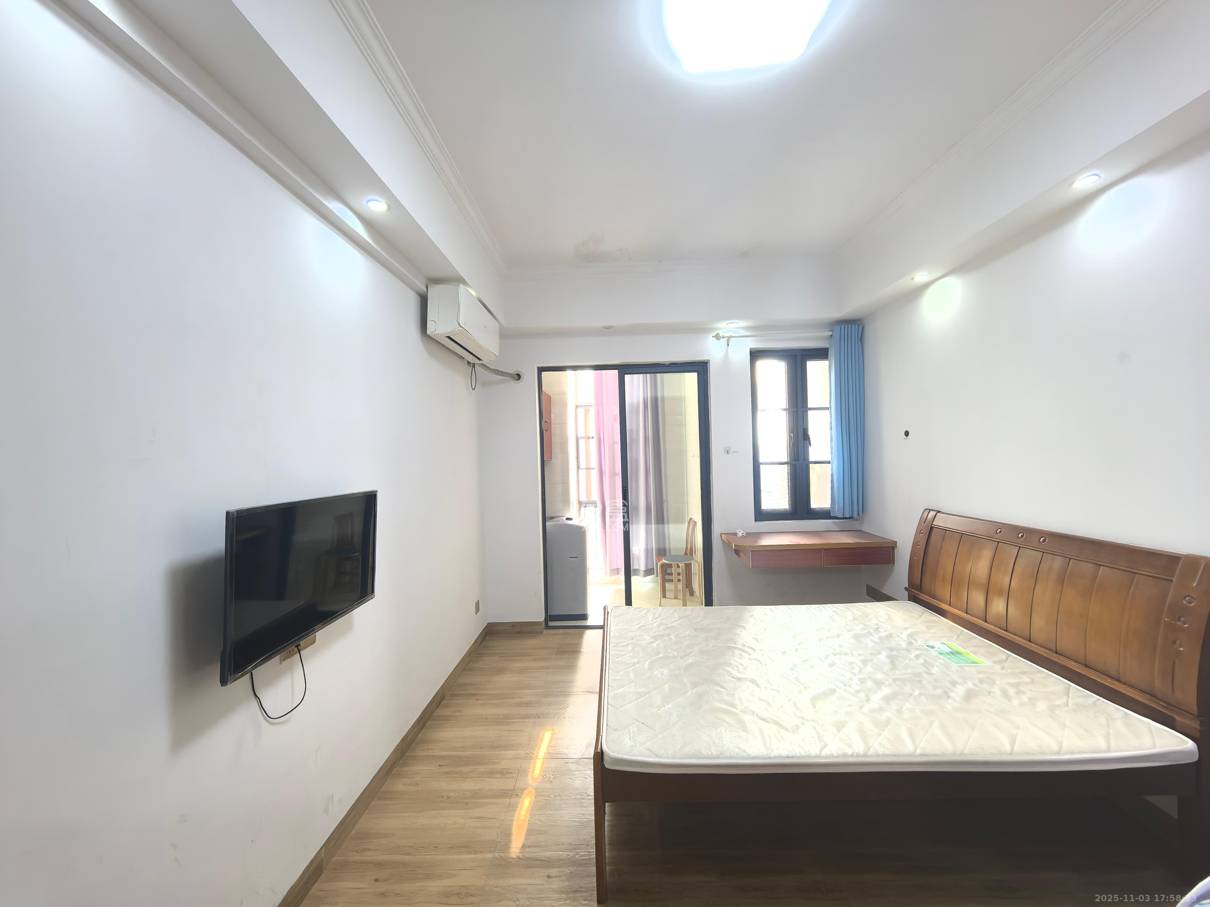 蓝光雍锦阁  1室1厅1卫    1500.0元/月