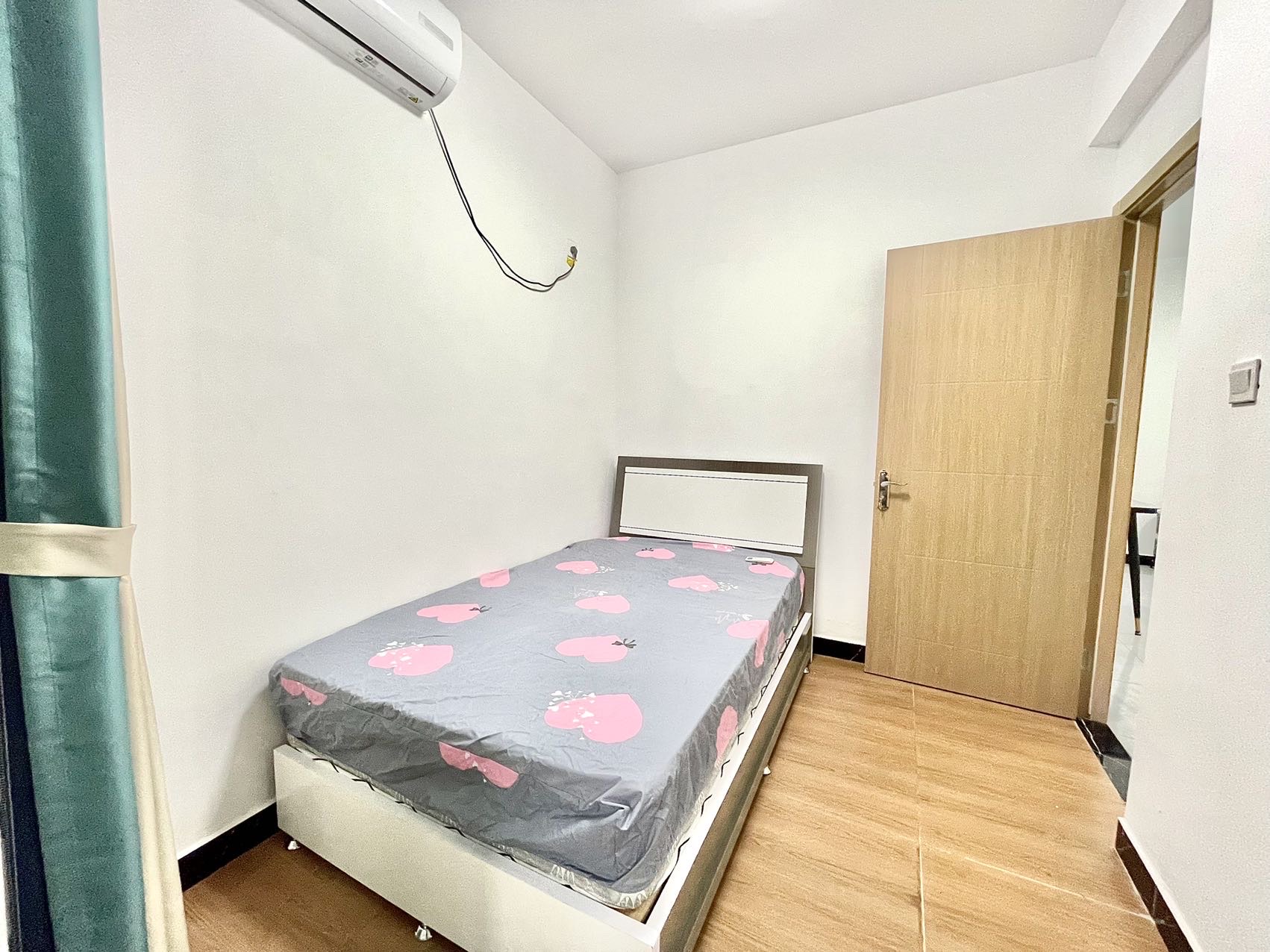 坡博家园四区  2室2厅1卫    2300.0元/月室内图