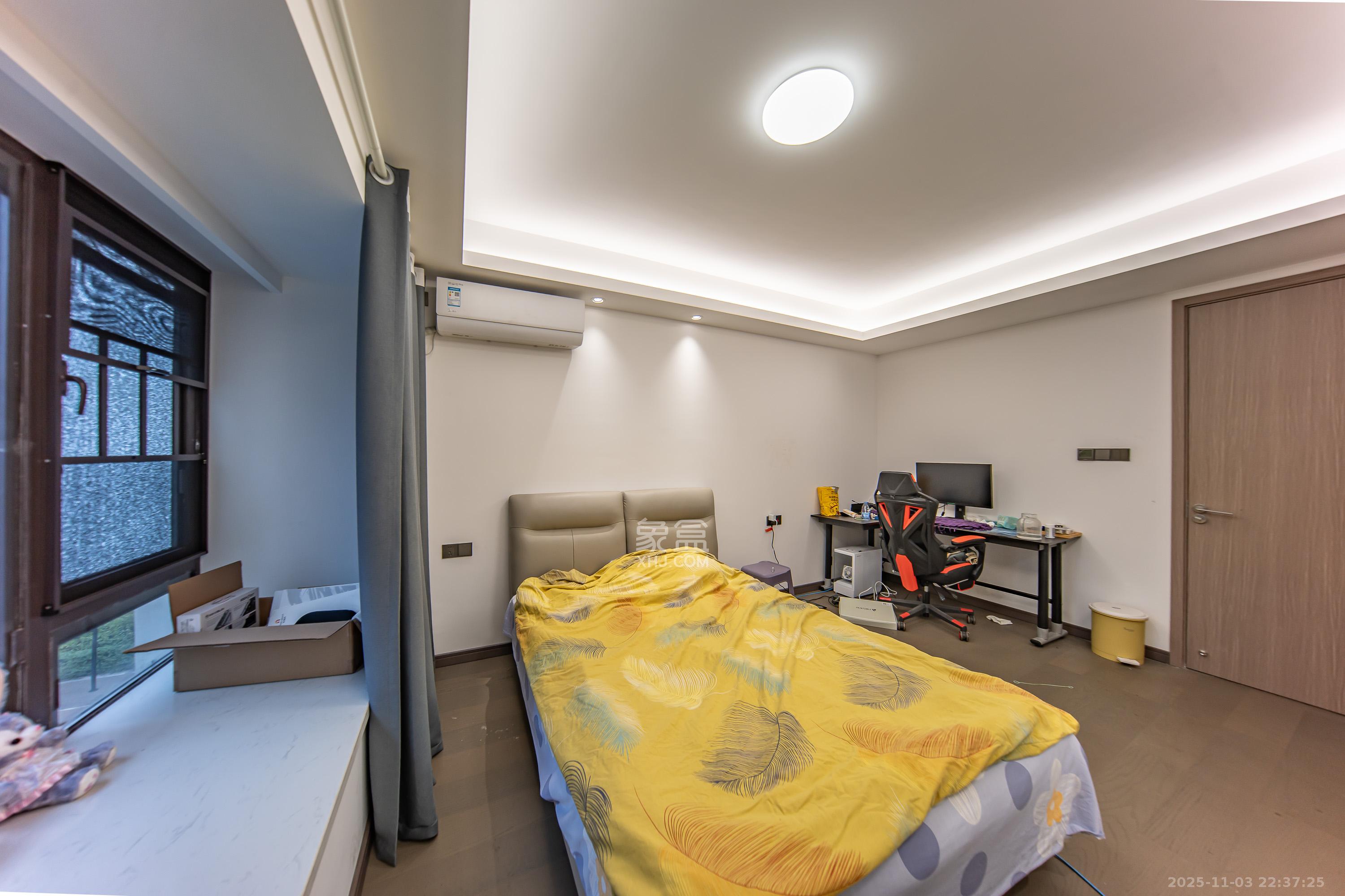 旭辉国宸府  4室2厅2卫    168.0万卧室