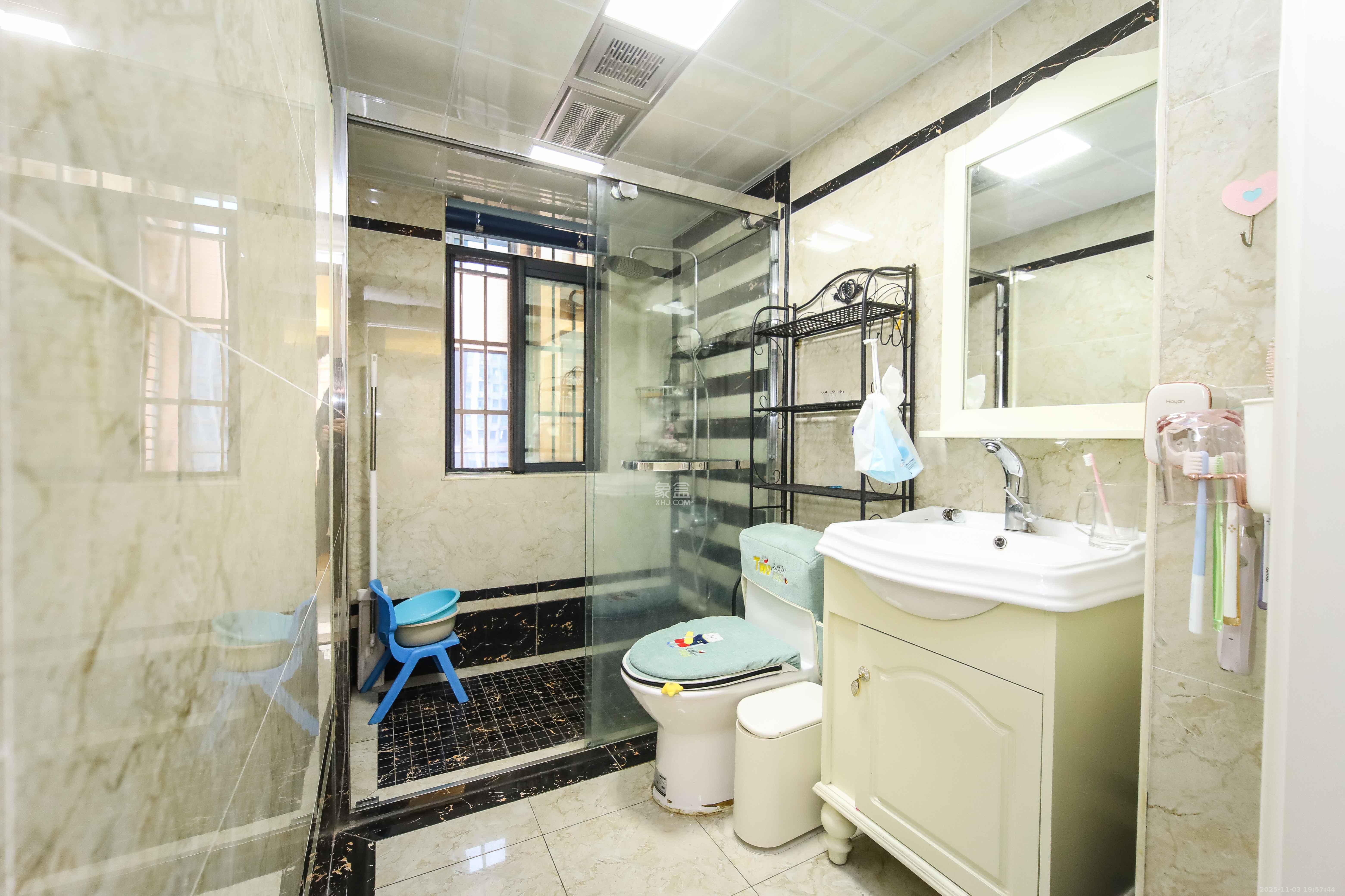 江河双水湾  4室2厅2卫    152.0万卫生间