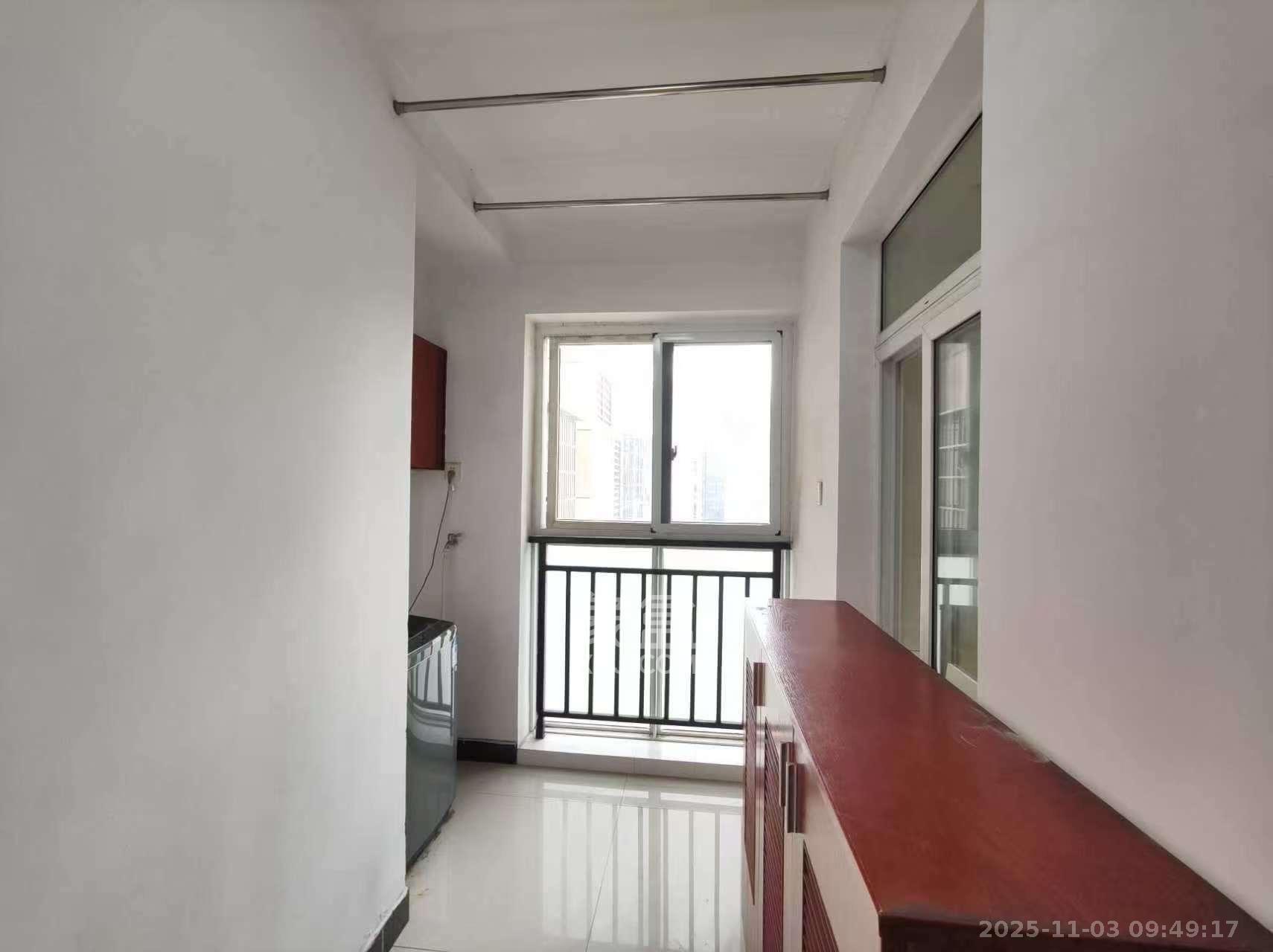 麓山润城  2室2厅1卫    2000.0元/月室内图