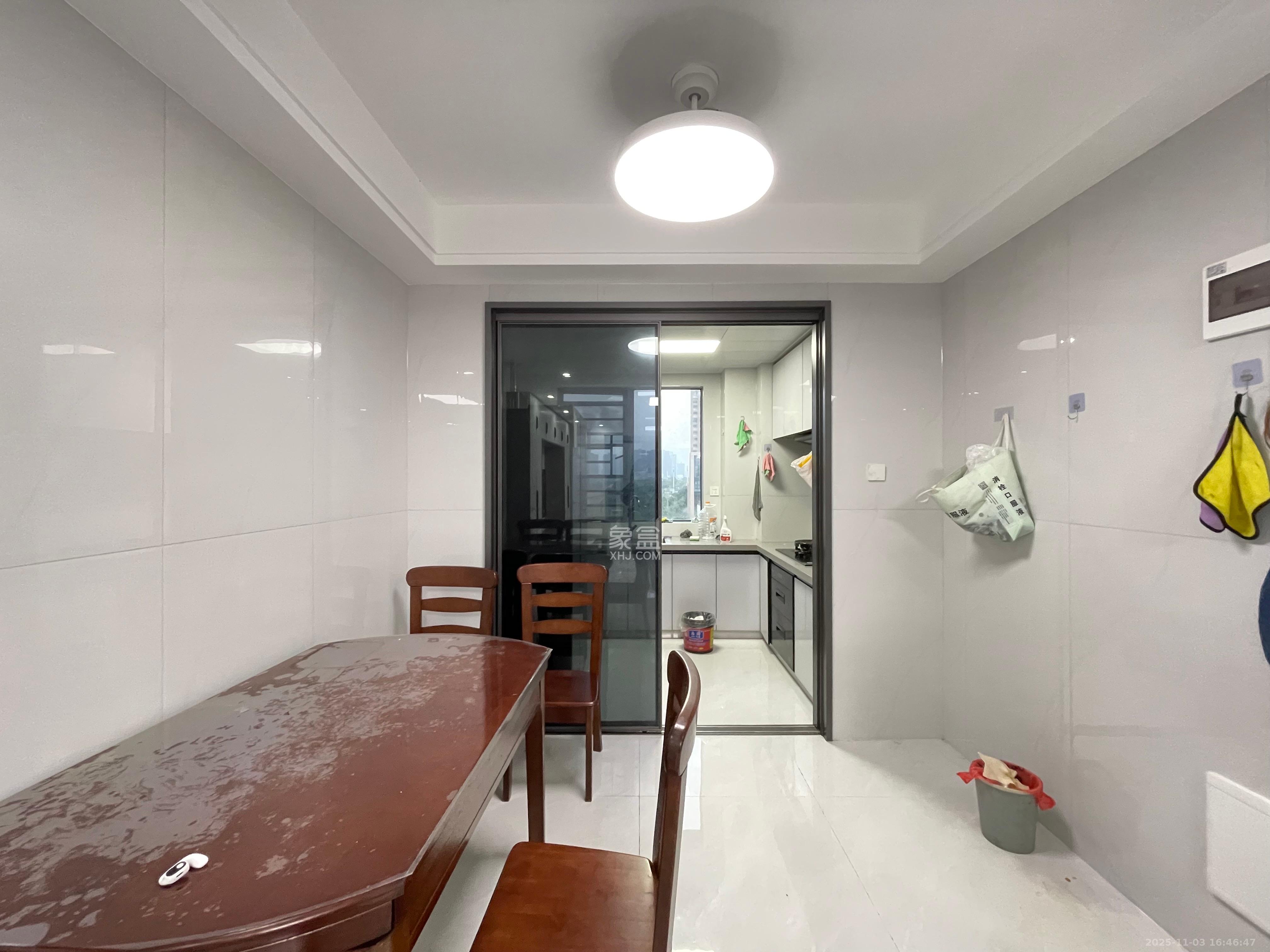 旭日嘉苑  3室1厅2卫    3400.0元/月室内图