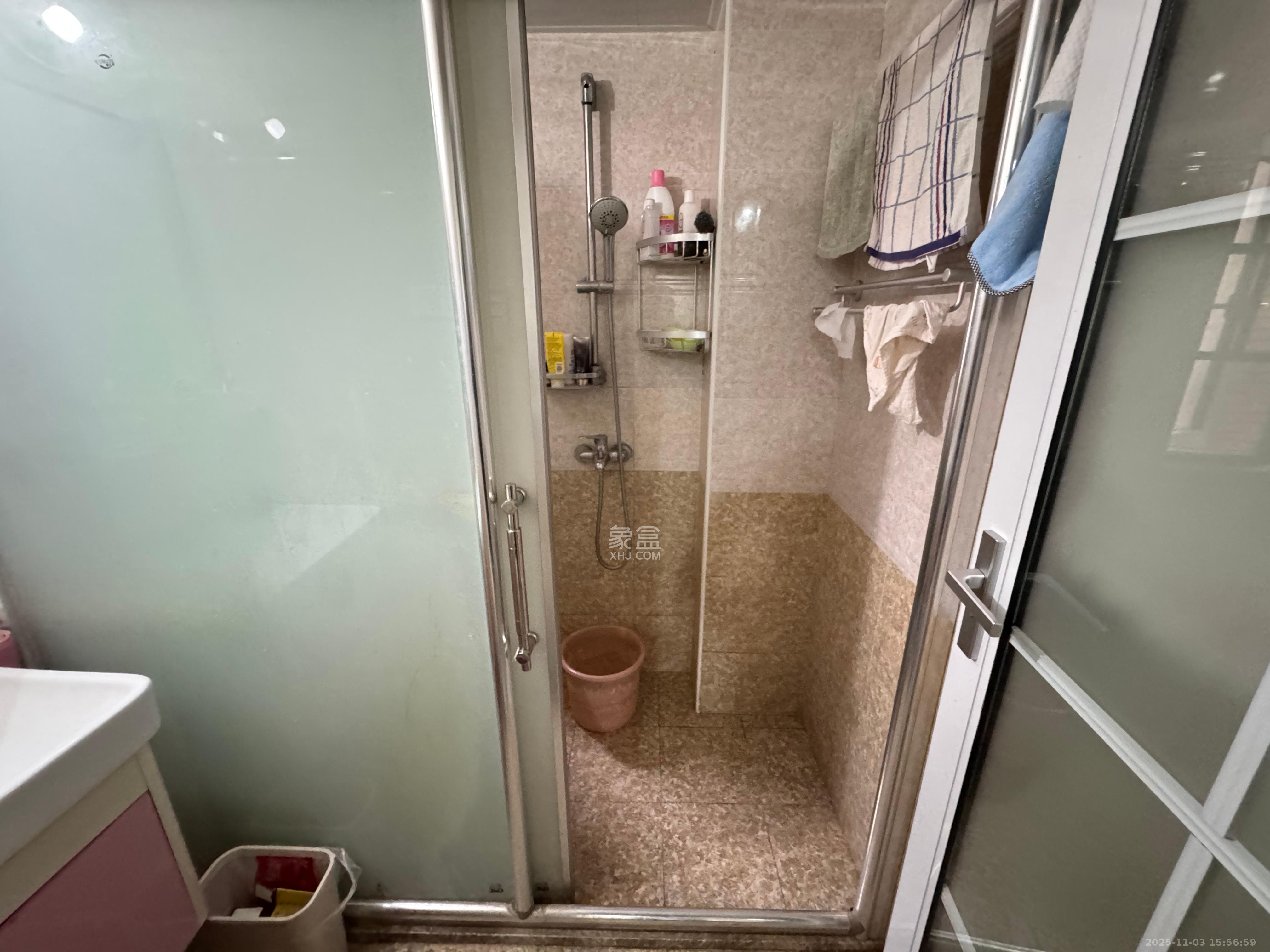 柠檬丽都  4室2厅1卫    2000.0元/月室内图