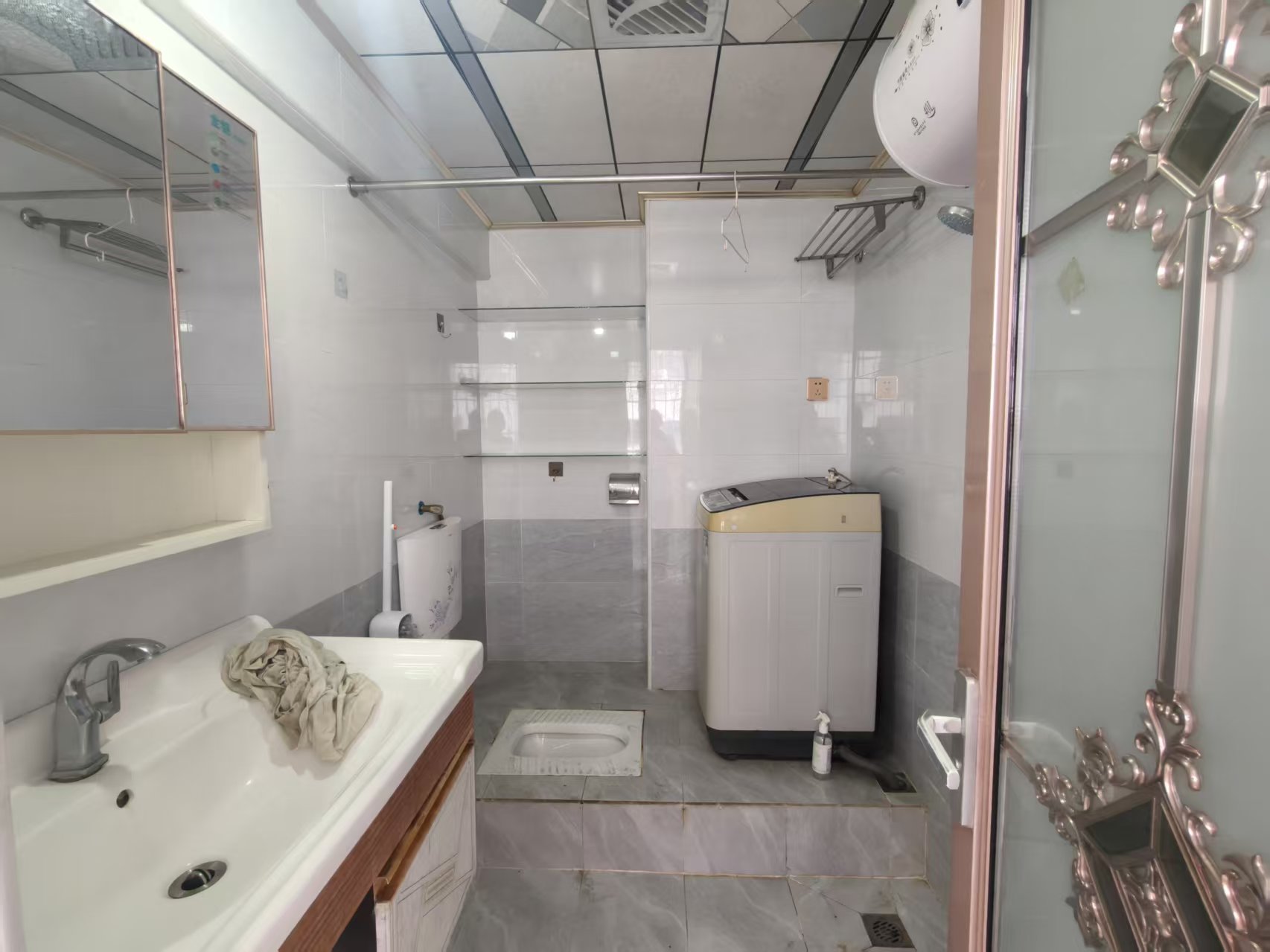 椰城大厦  3室2厅1卫    2400.0元/月室内图