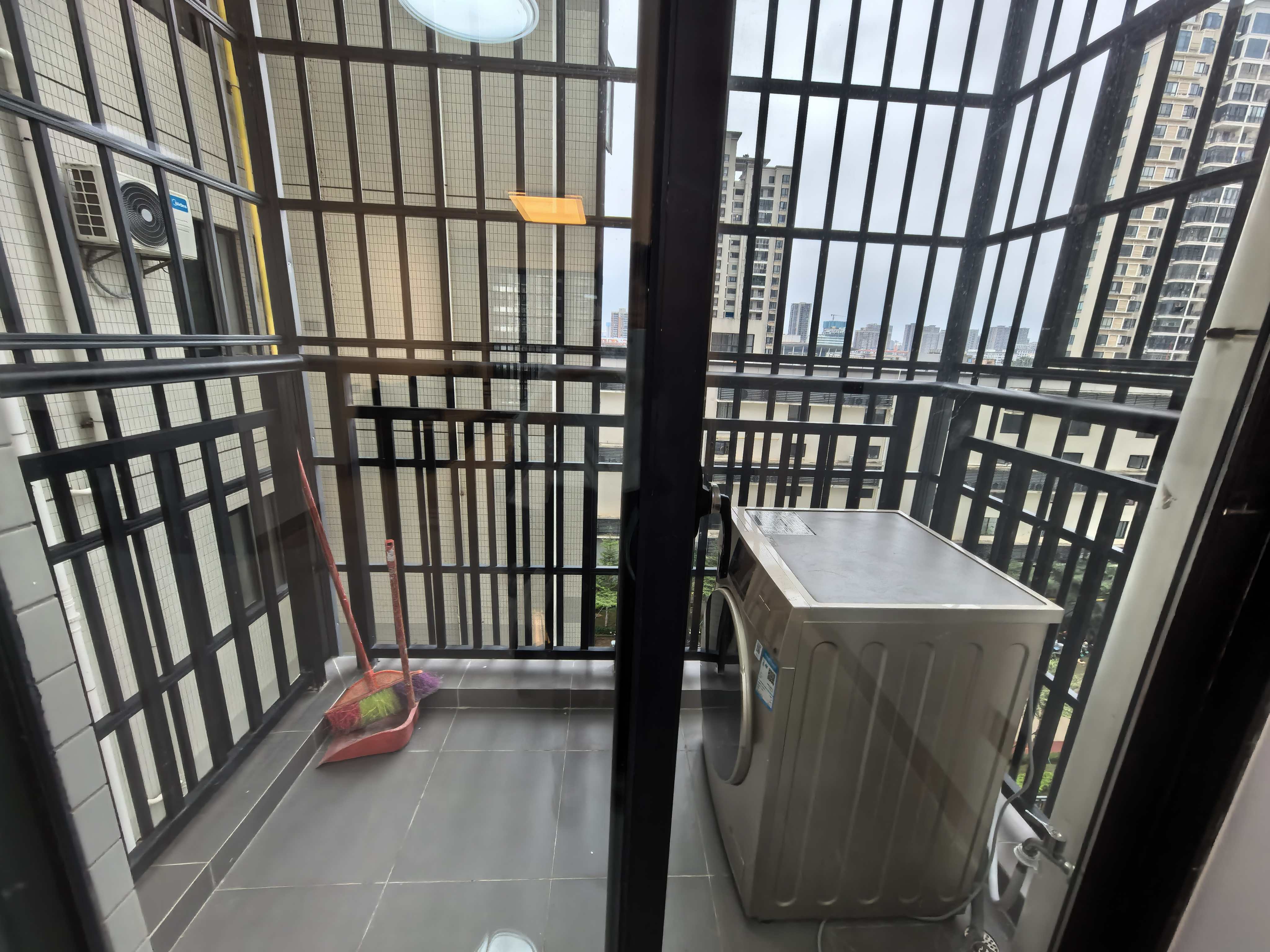 盛达景都三期  3室2厅1卫    3600.0元/月室内图