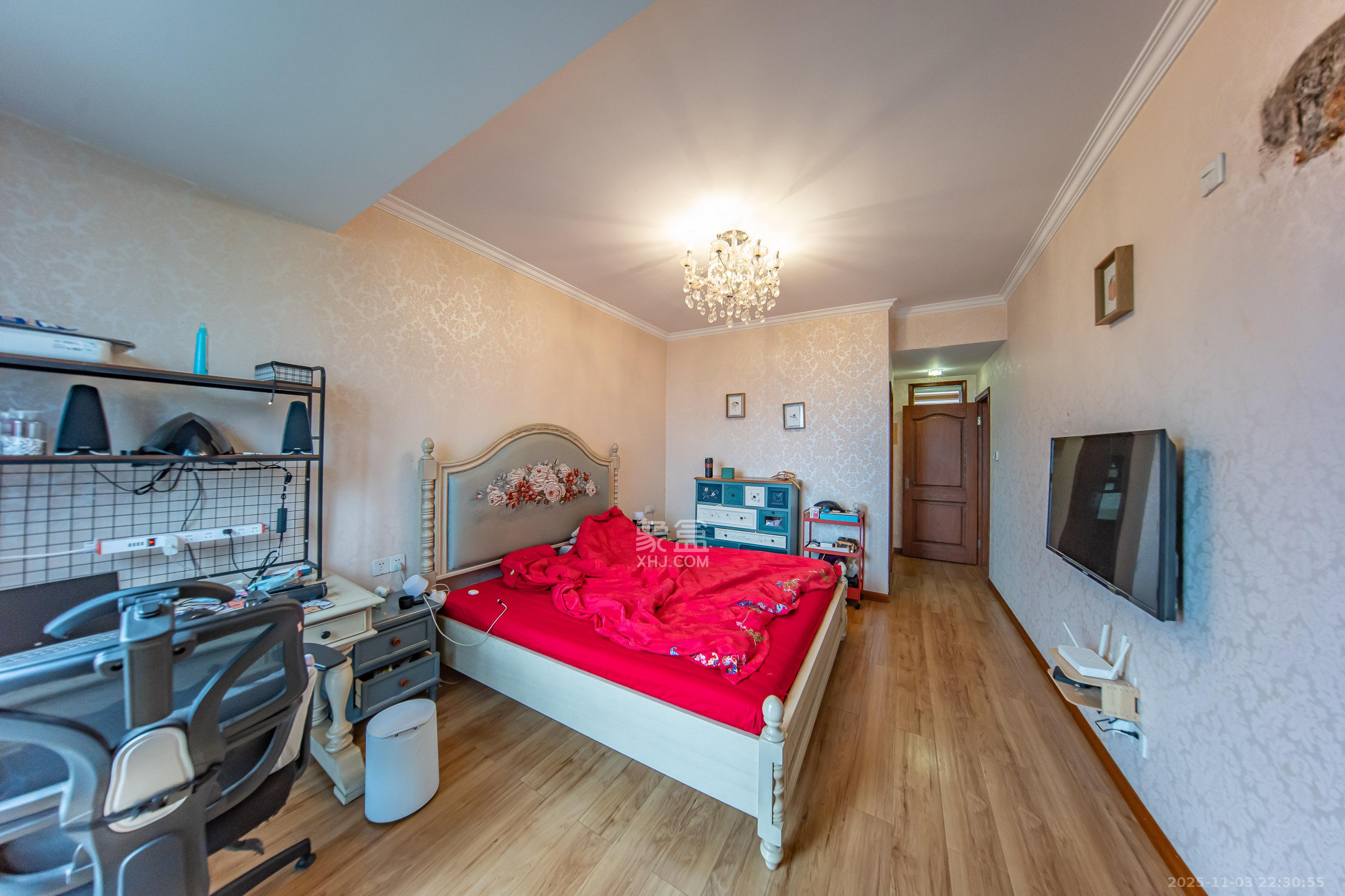 米兰春天  3室2厅2卫    85.0万卧室