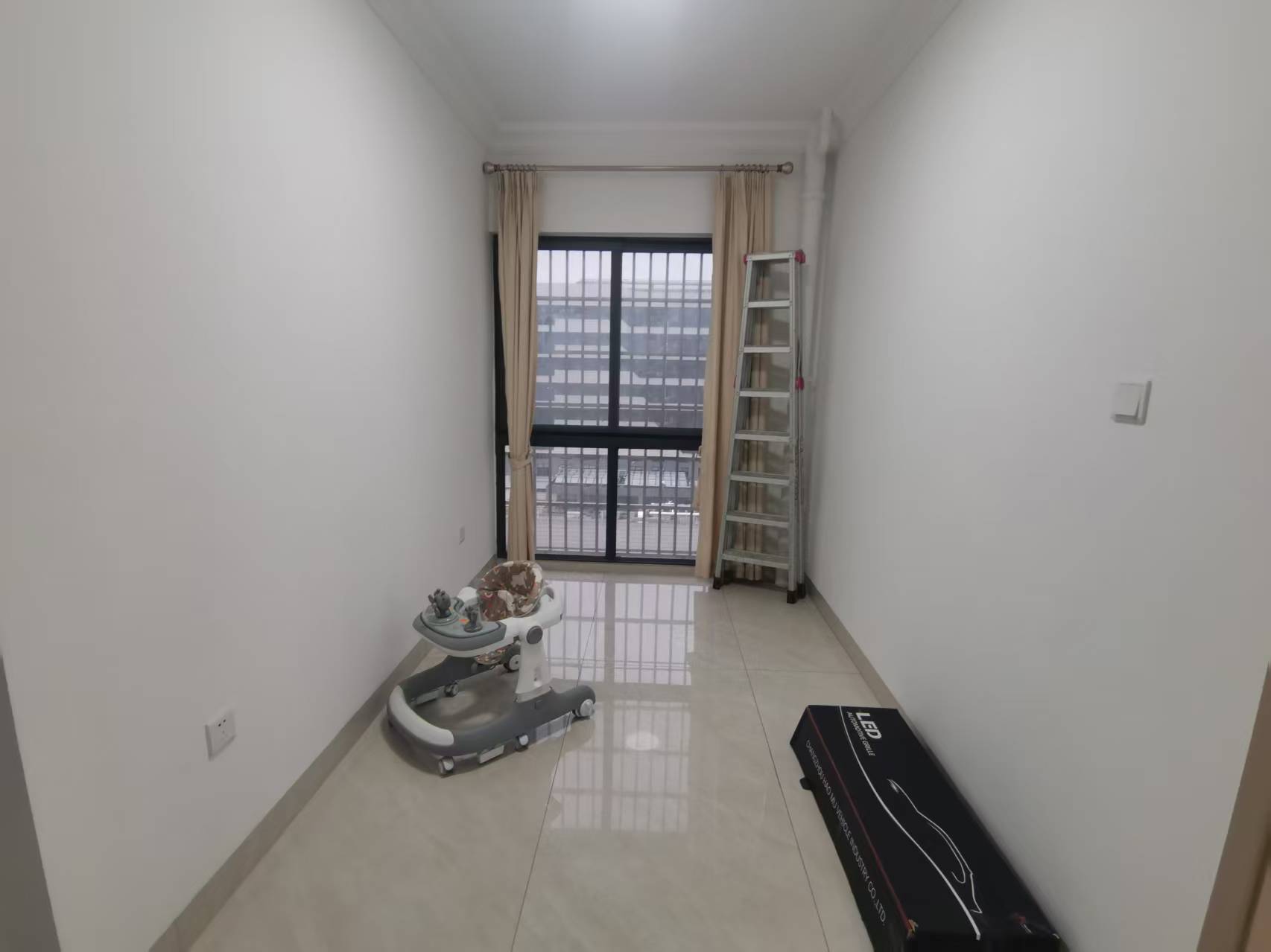 海航城  4室2厅2卫    3000.0元/月室内图