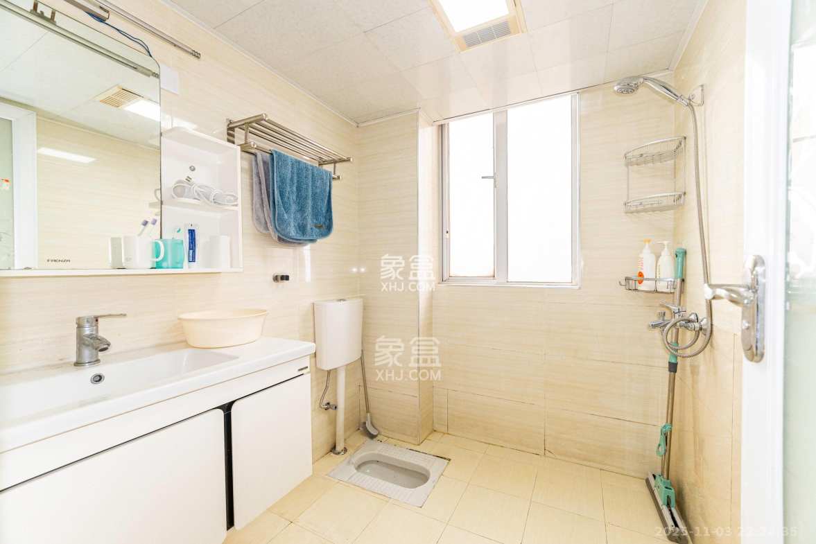 恒广国际景园一二区 2室1厅1卫 55.0万 恒广国际景园一二区 2室1厅1卫 55.0万卫生间