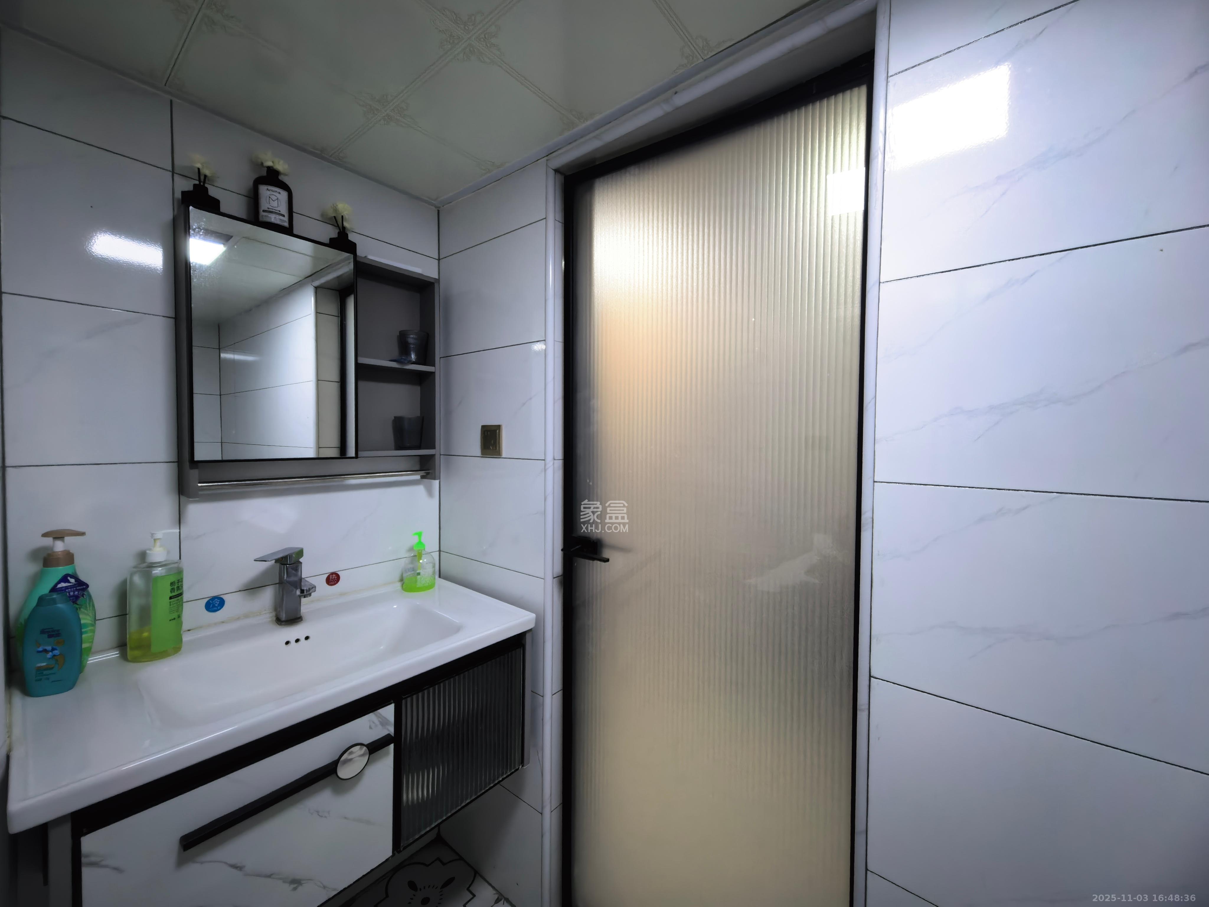 中海阅溪府 2室2厅1卫 1800.0元/月 中海阅溪府 2室2厅1卫 1800.0元/月室内图