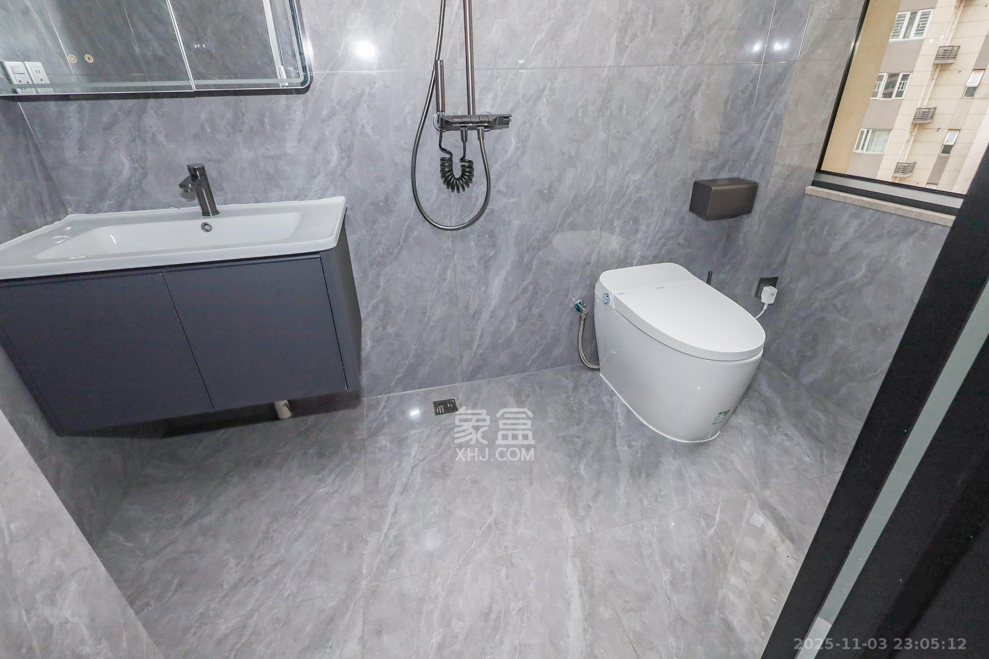 当代滨江MOMA  3室2厅2卫    132.0万卫生间