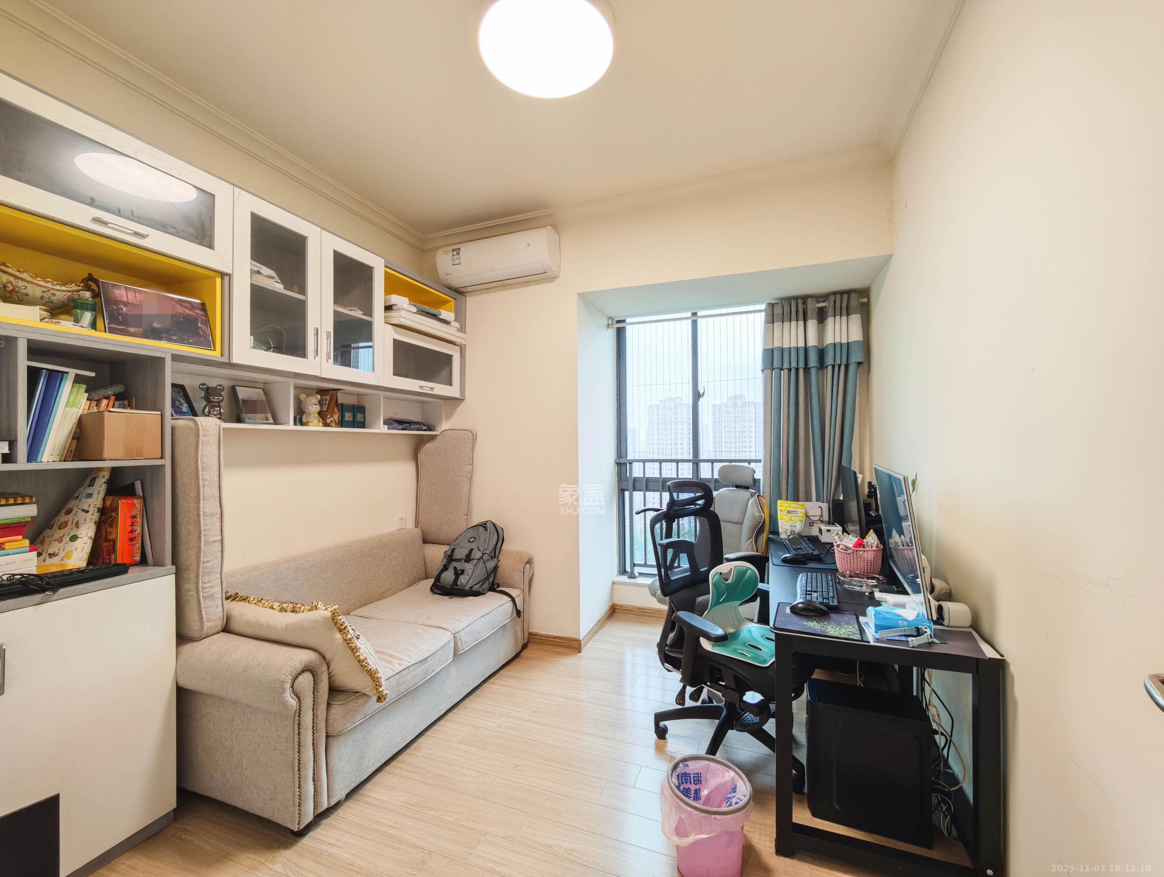 碧桂园南城首府(东宸林海) 4室2厅2卫 105.0万 碧桂园南城首府(东宸林海) 4室2厅2卫 105.0万卧室