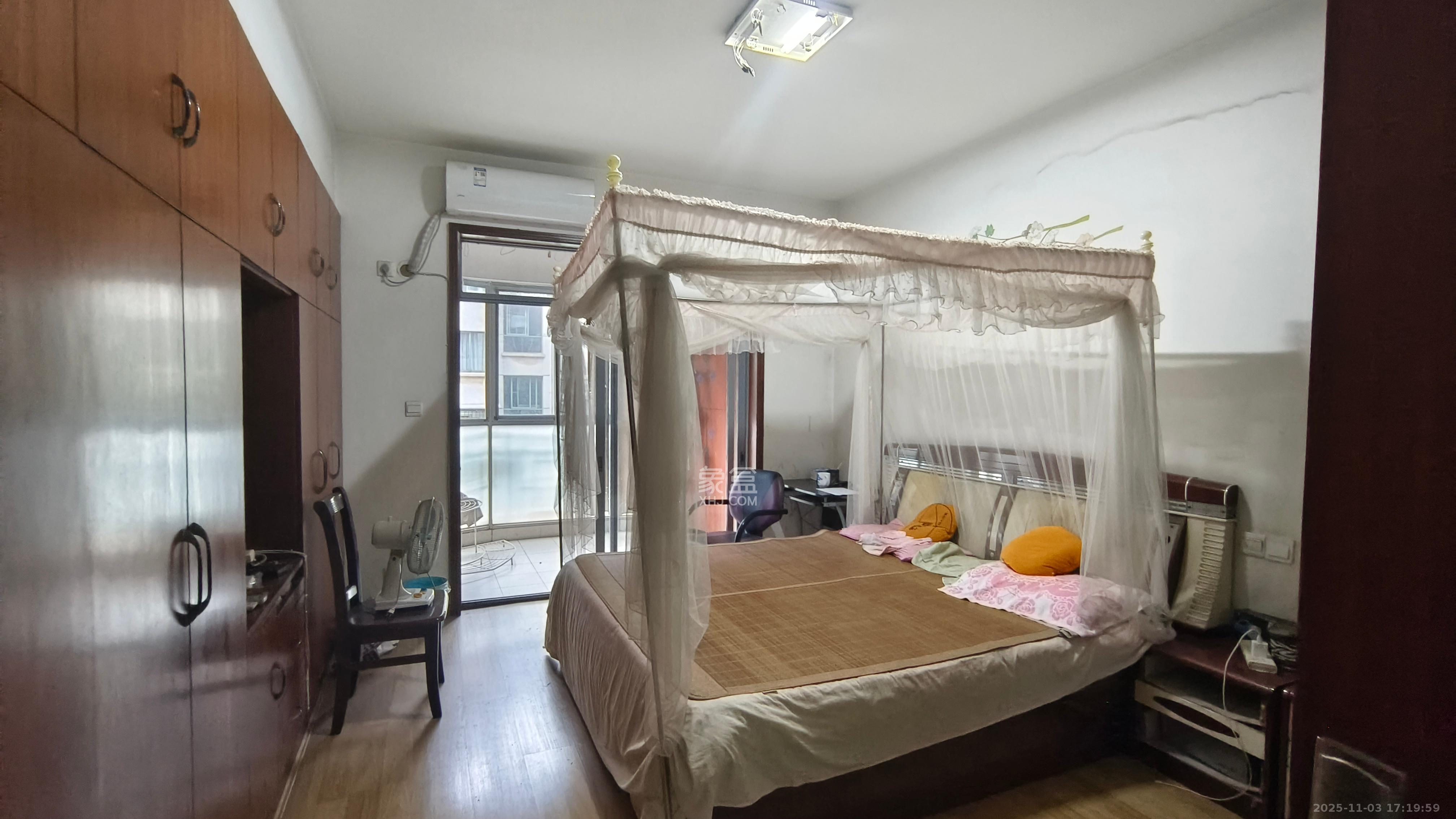 芙蓉苑  4室2厅2卫    2800.0元/月室内图