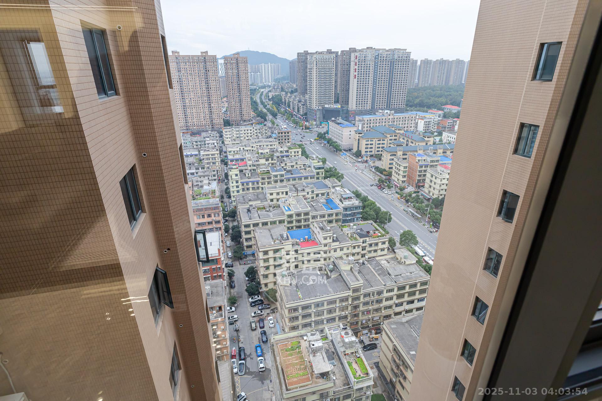 金富星悦汇  4室2厅2卫    85.8万阳台