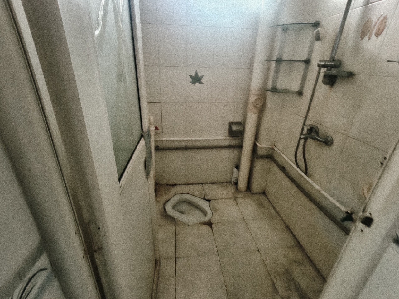 海南师范大学 3室2厅2卫 138.0万 海南师范大学 3室2厅2卫 138.0万客厅