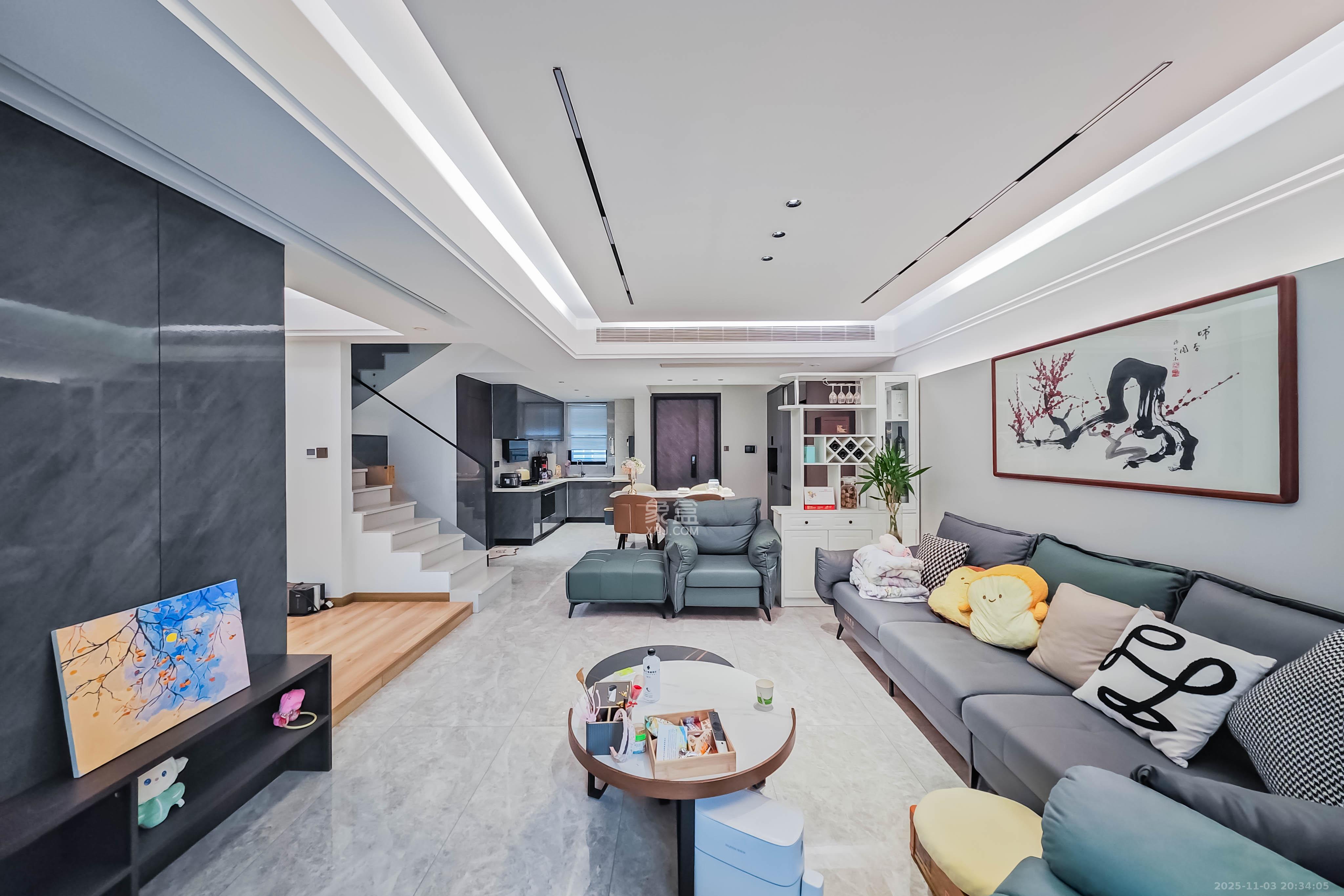 中天星耀城  4室2厅2卫    150.0万客厅