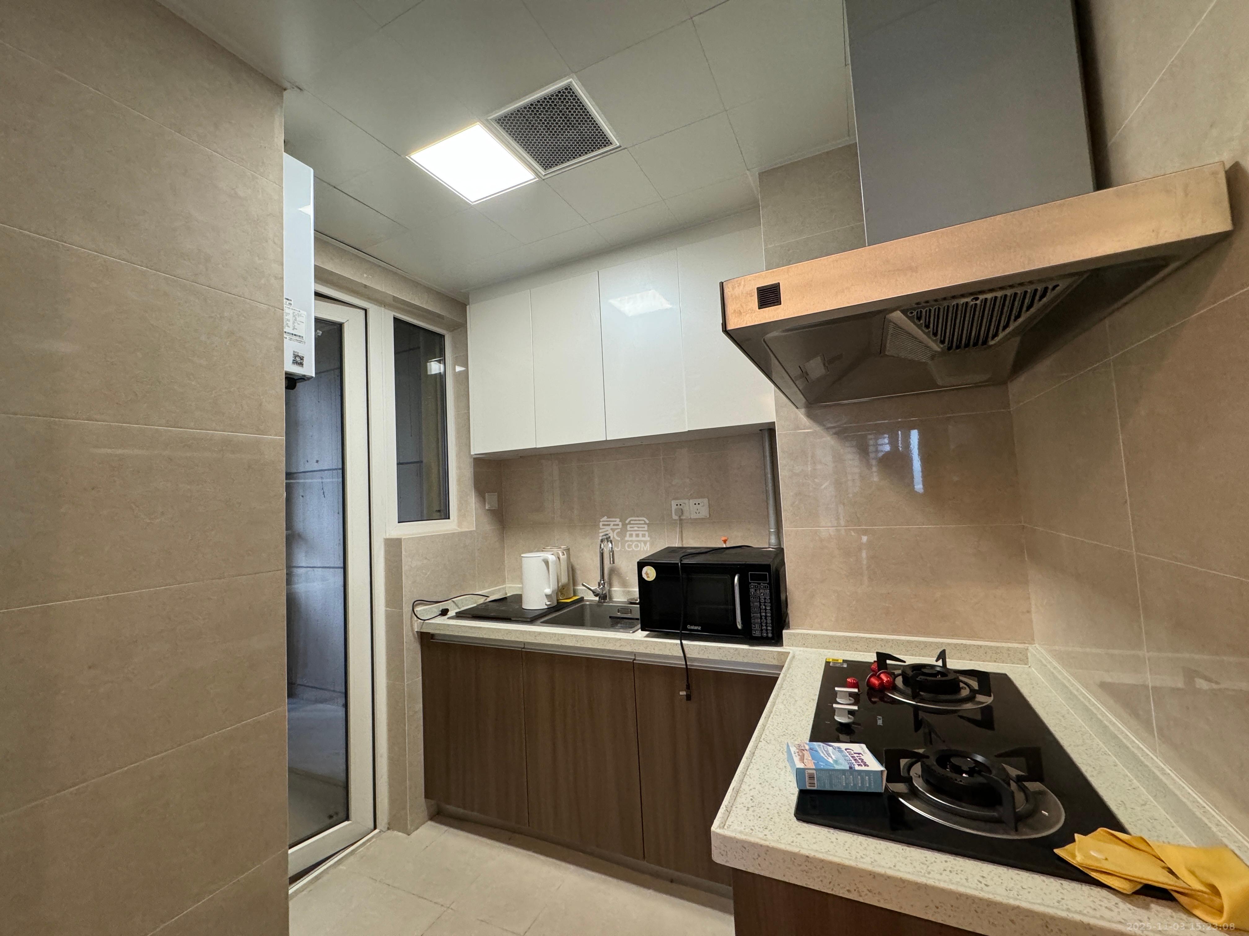 保利香槟国际  3室1厅2卫    1900.0元/月室内图