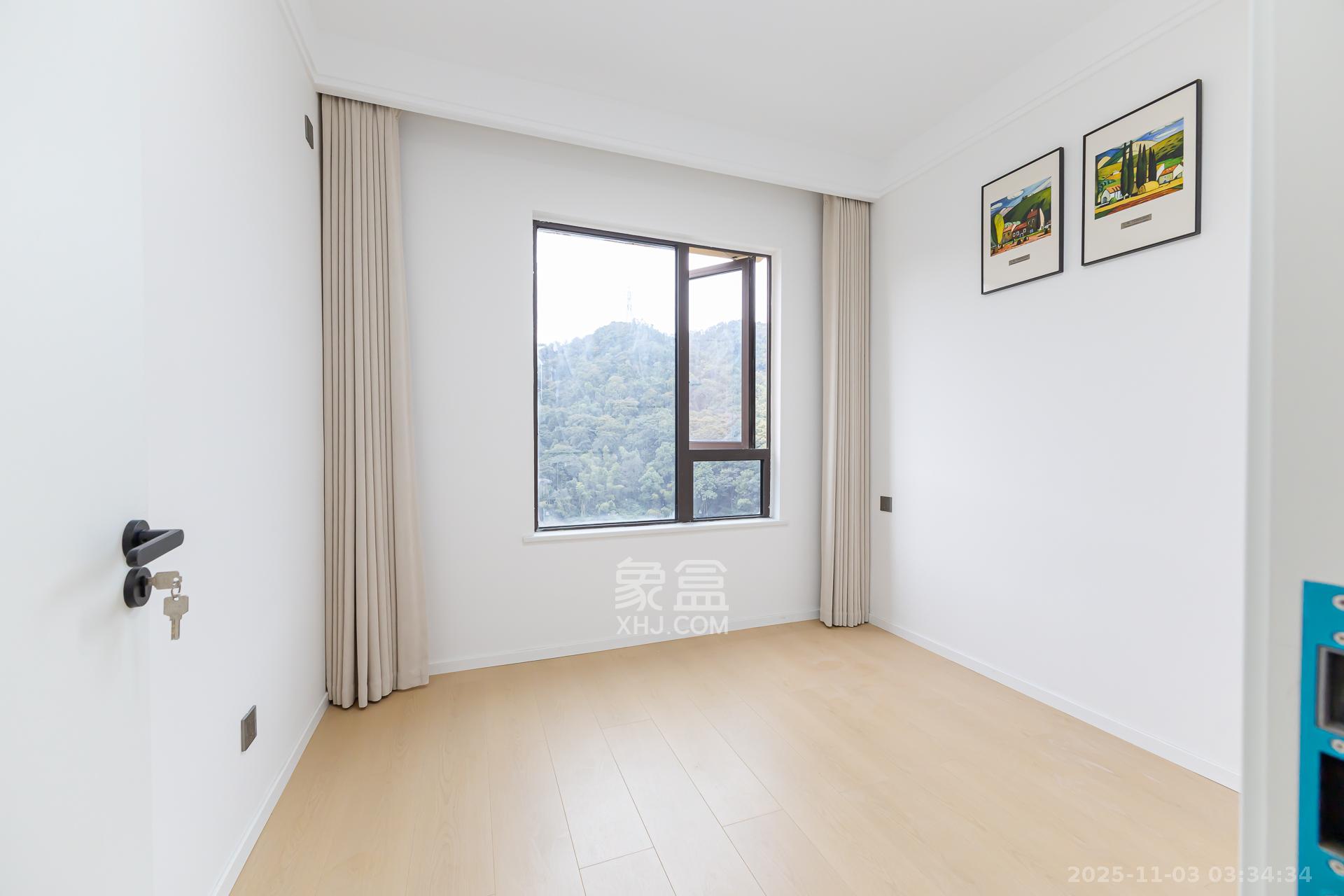 龙湖璟宸原著（龙湖紫宸）  3室2厅1卫    72.8万卧室