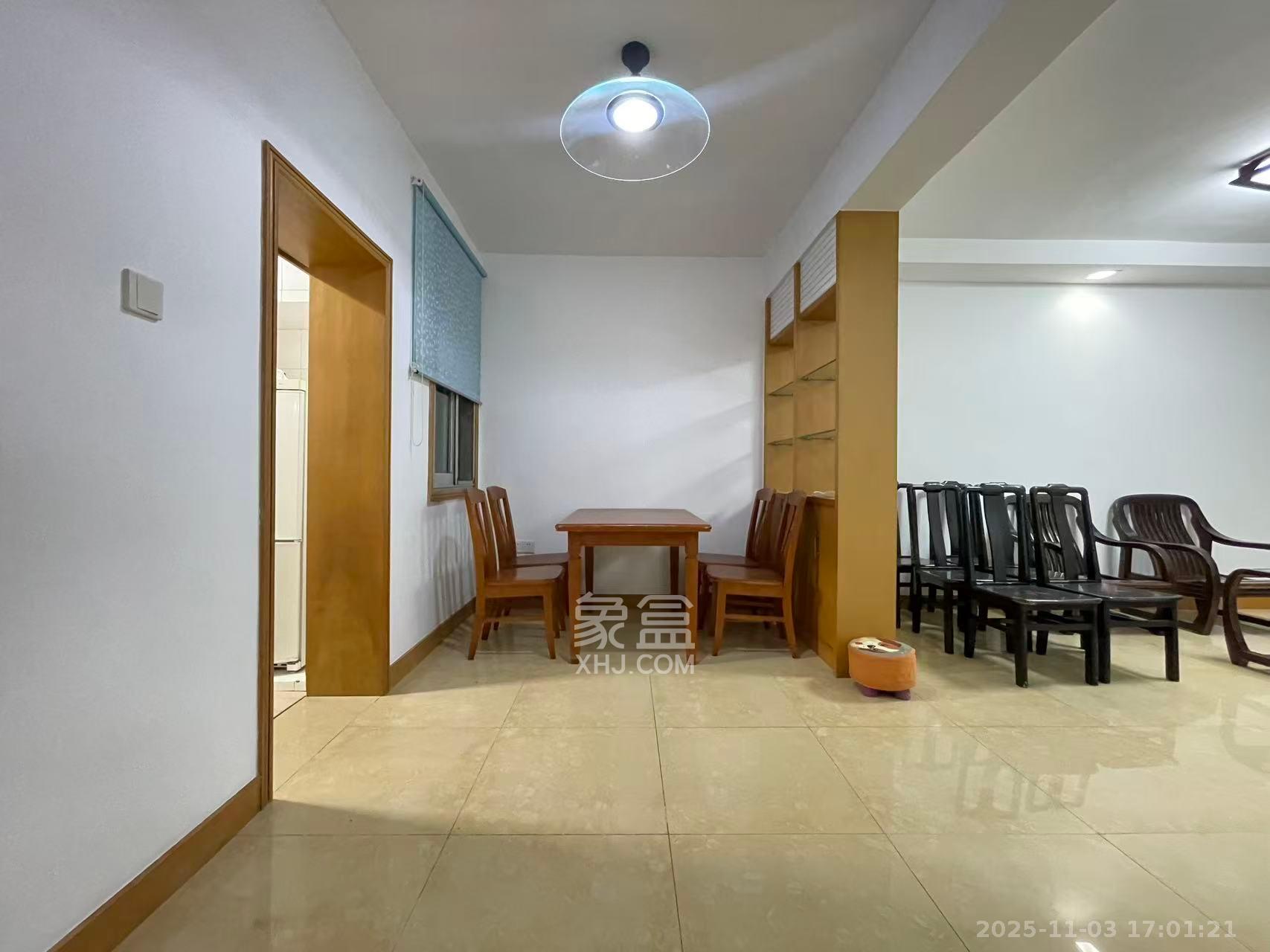 红旗区三片  1室1厅1卫    1300.0元/月室内图