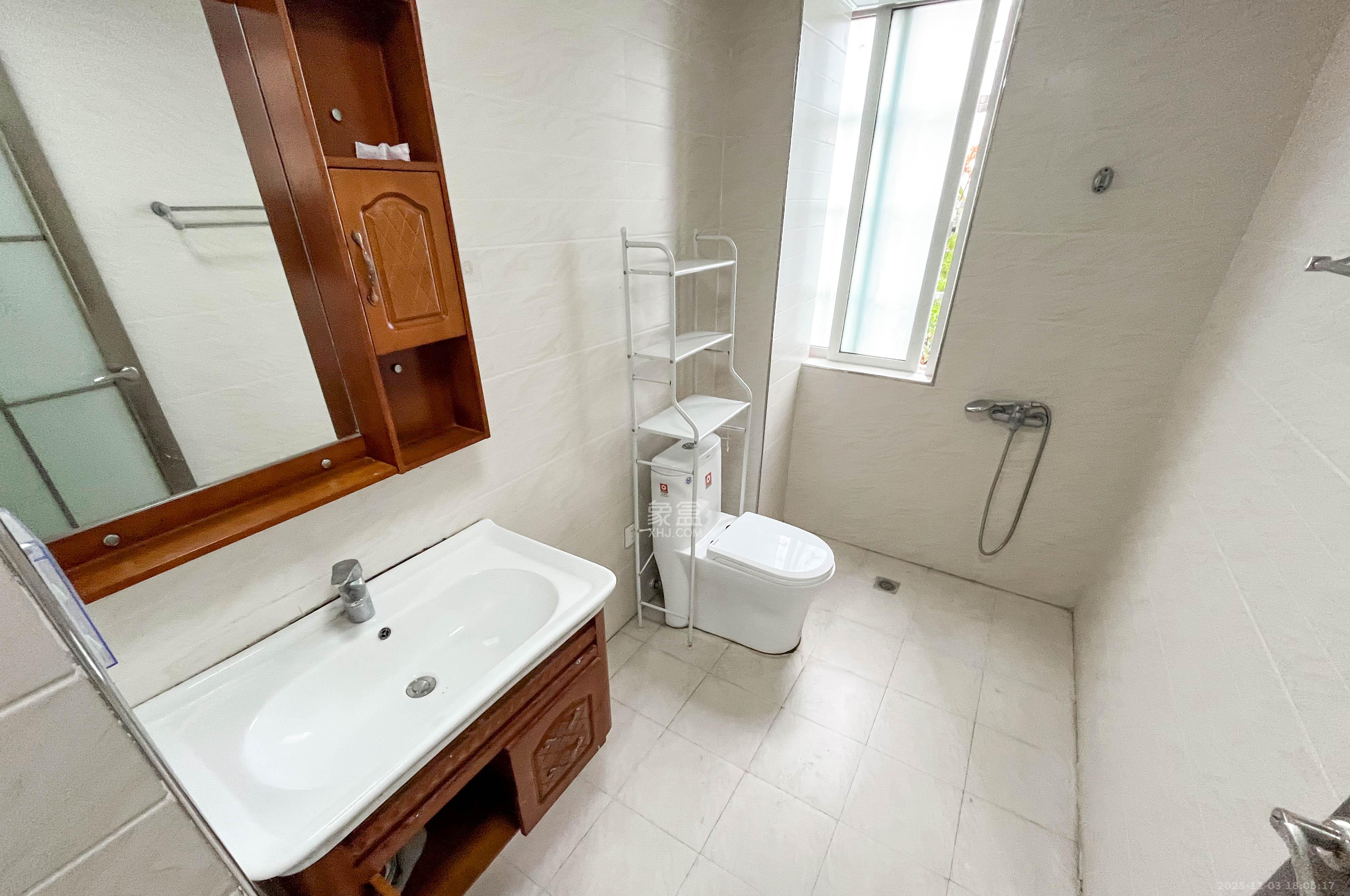 中房F联邦  3室2厅2卫    90.0万卫生间