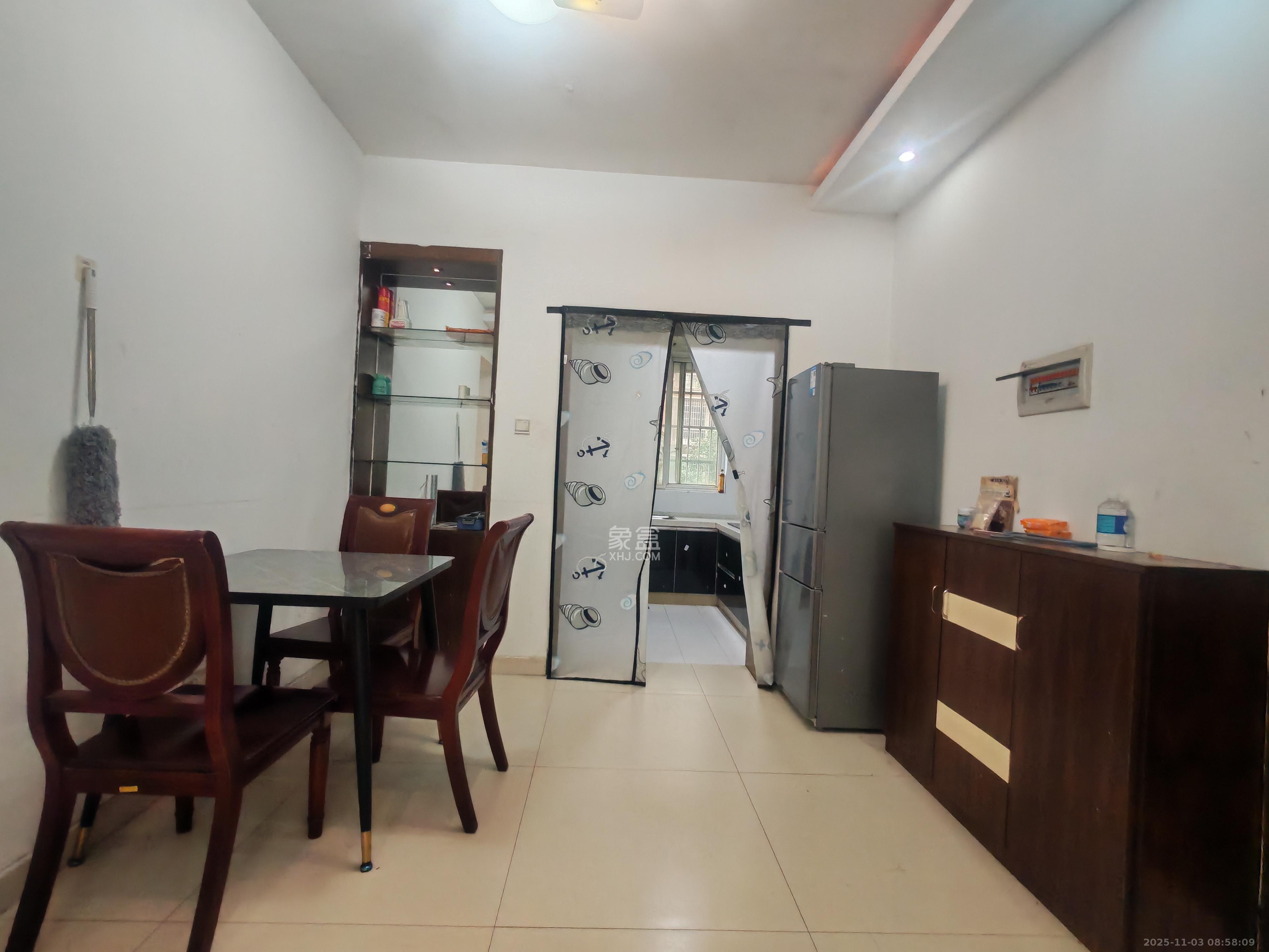 东城名苑 3室2厅2卫 1500.0元/月 东城名苑 3室2厅2卫 1500.0元/月室内图