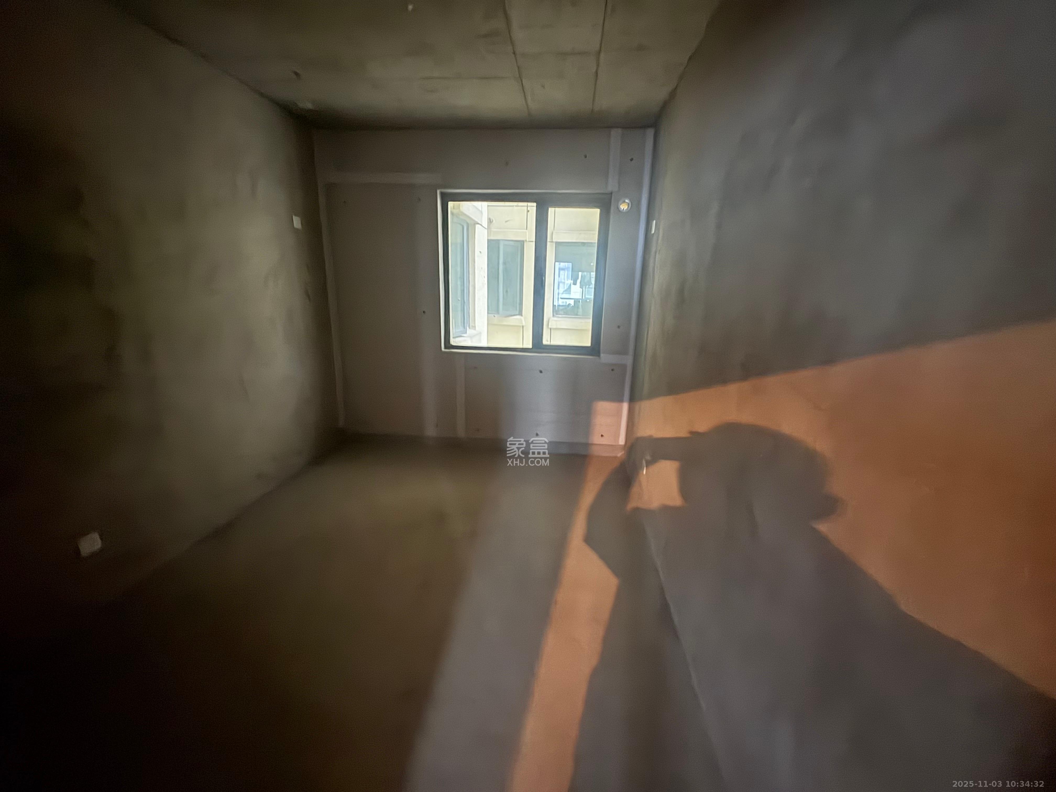 新长海玖龙台  4室2厅2卫    1800.0元/月室内图