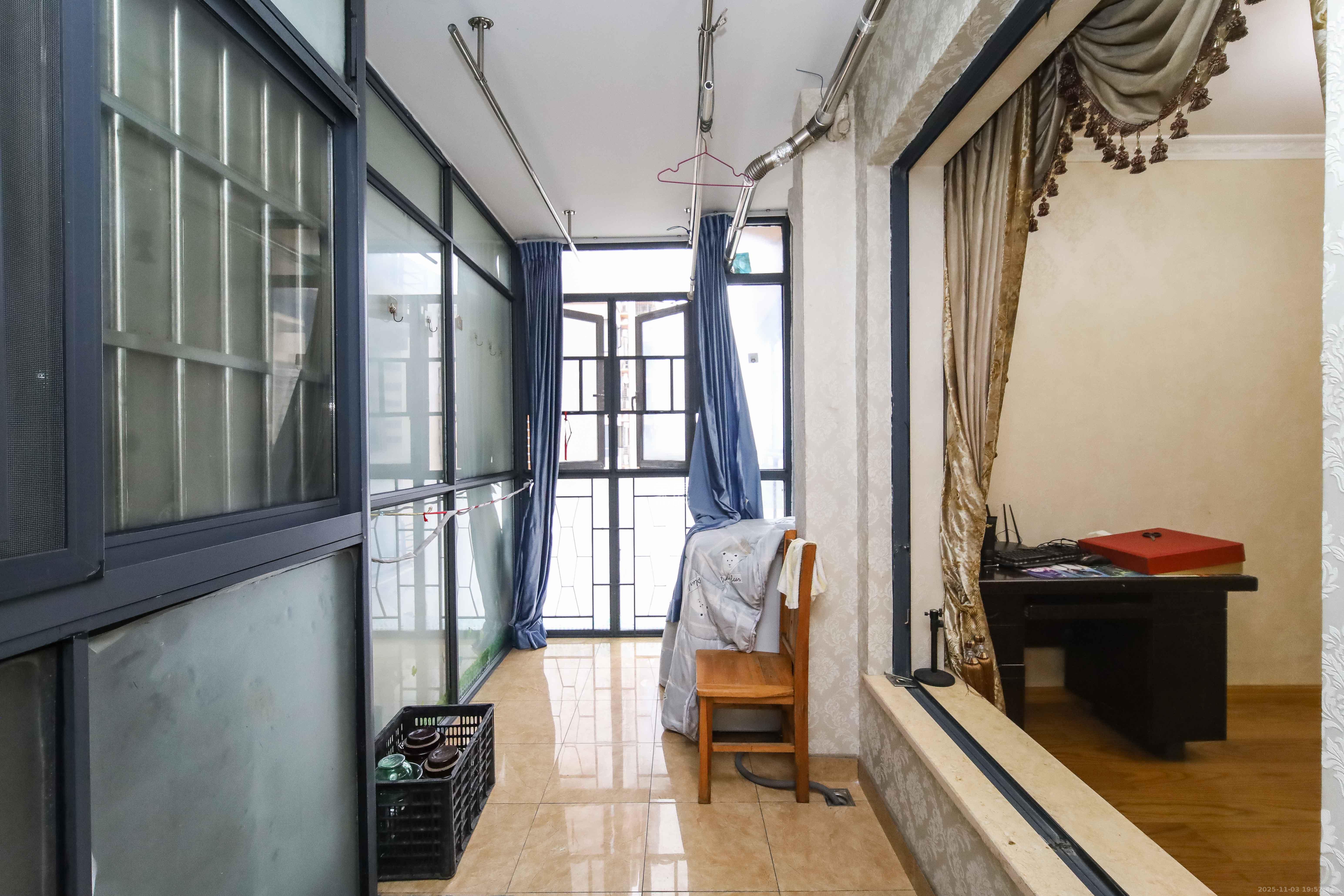 江河双水湾  4室2厅2卫    152.0万阳台