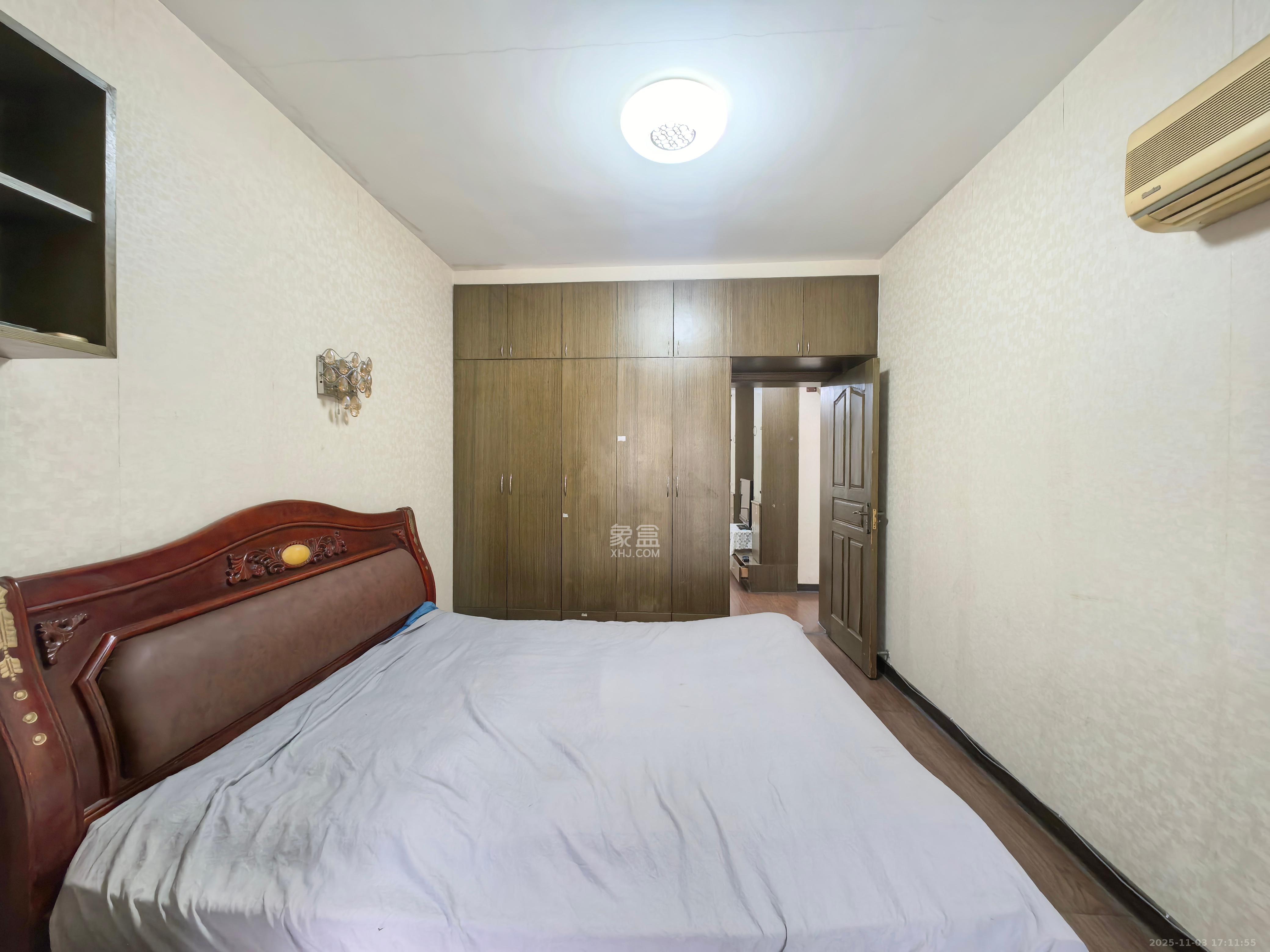 金峰小区南院  3室2厅2卫    1900.0元/月室内图