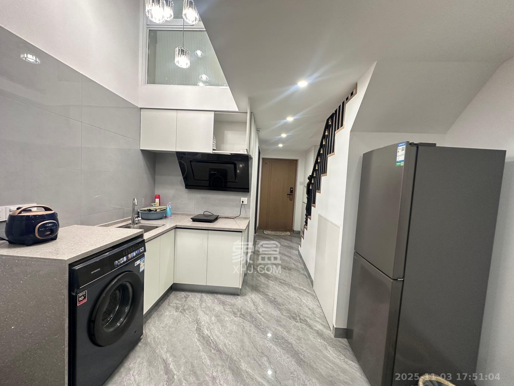 卓越江岸  2室1厅1卫    2300.0元/月室内图