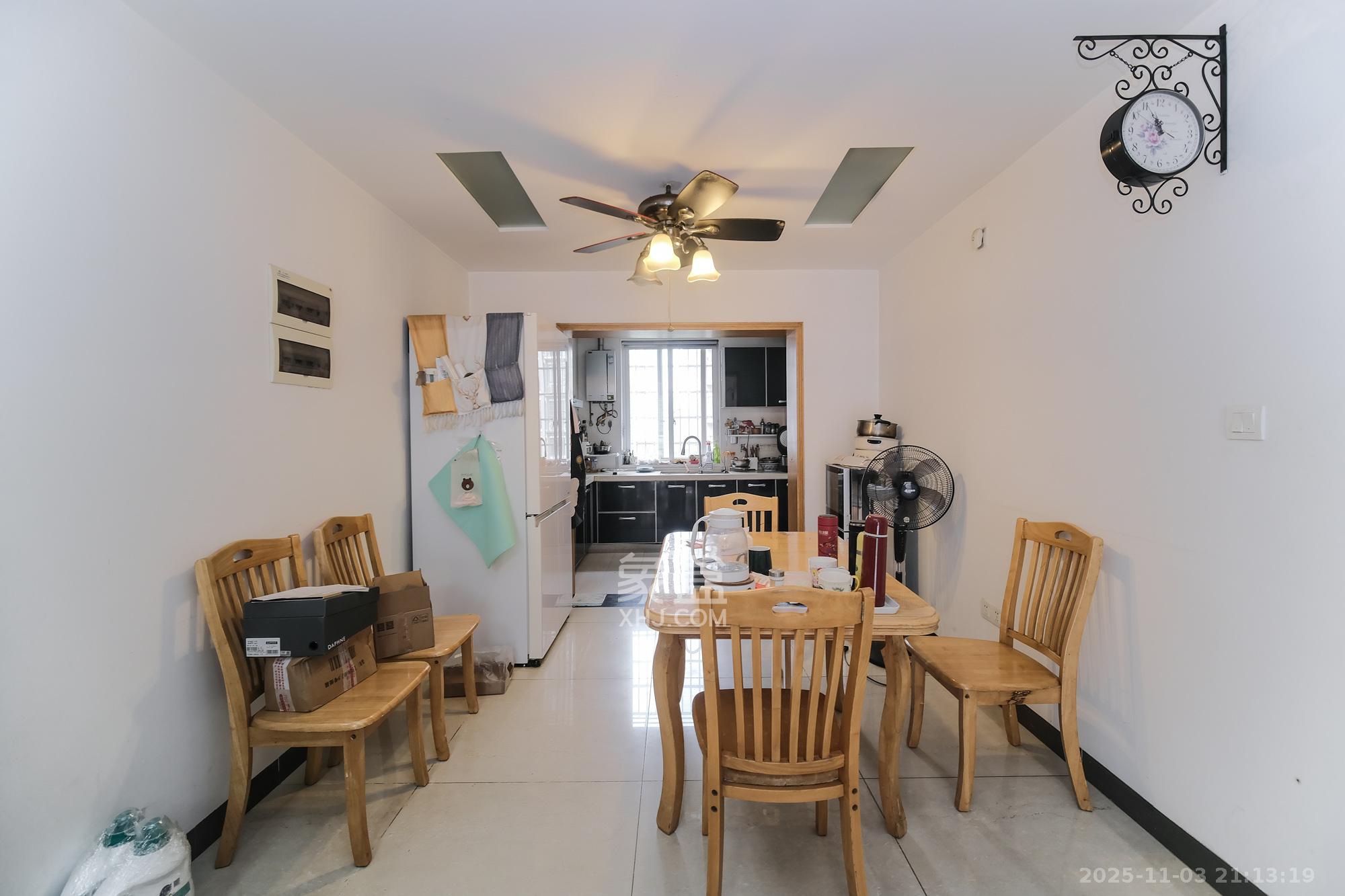 长丰星城  4室2厅2卫    89.0万客厅