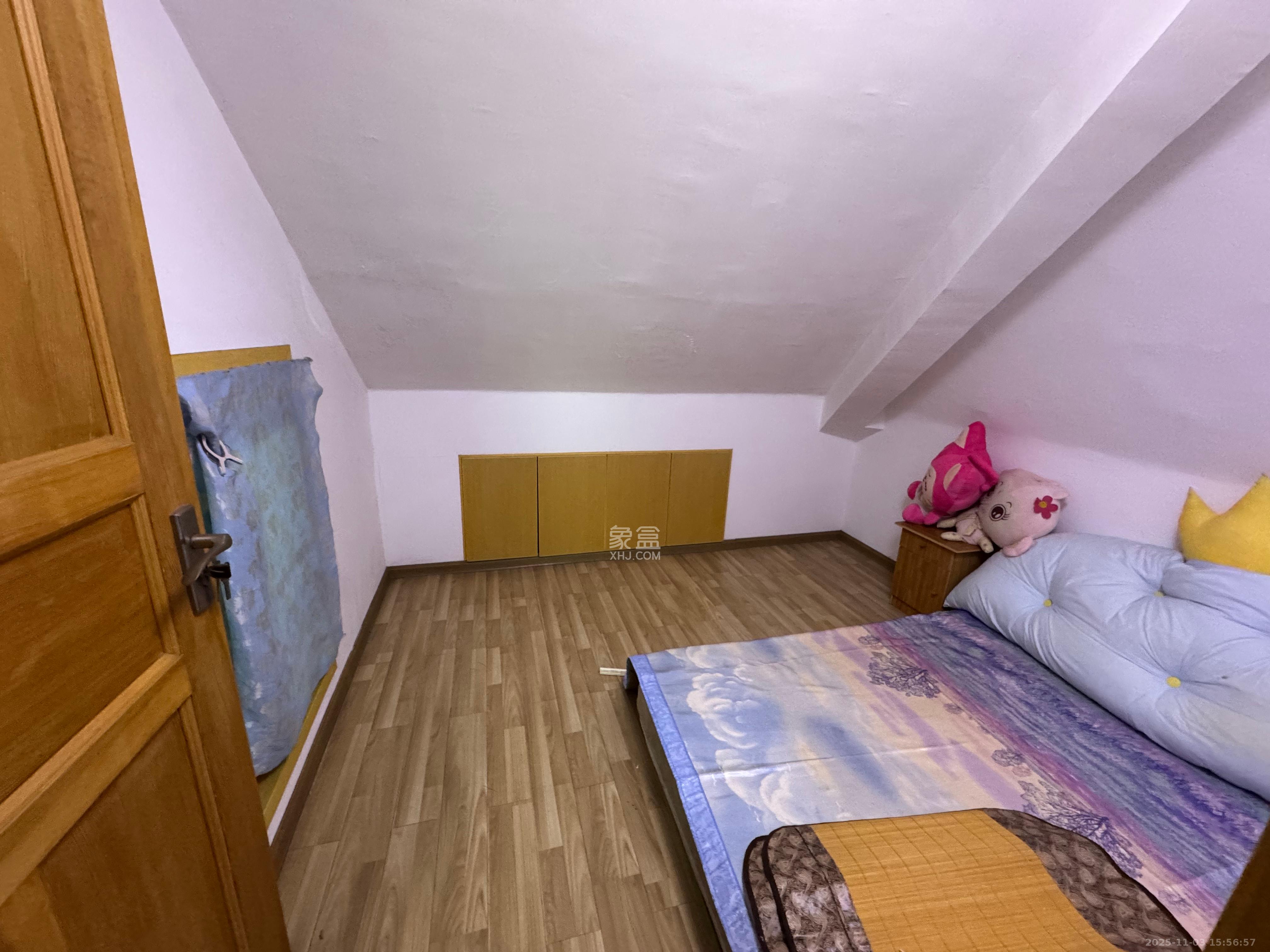 柠檬丽都  4室2厅1卫    2000.0元/月室内图