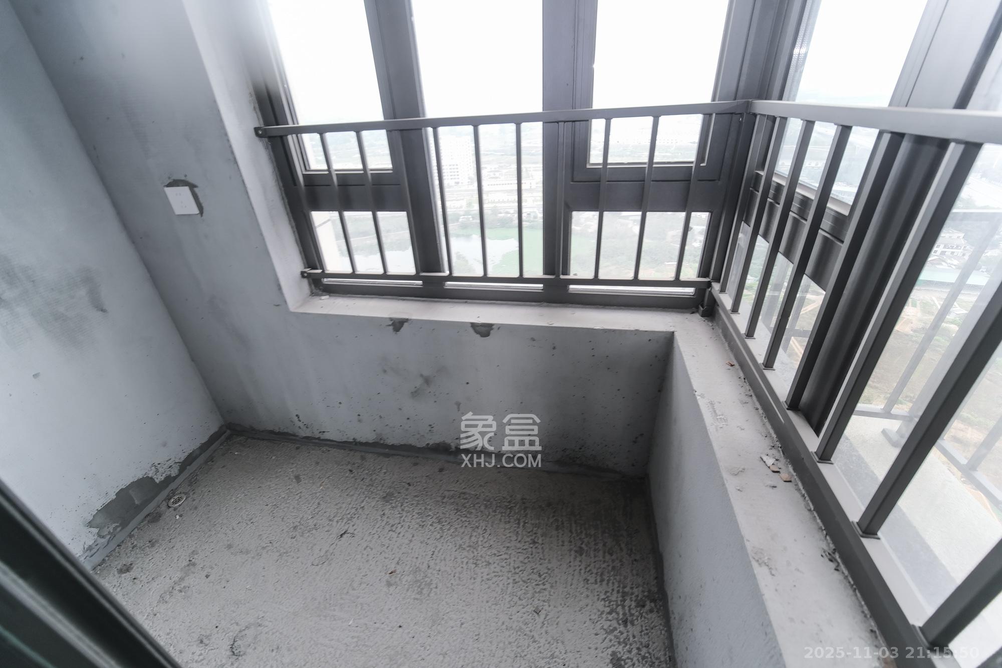 爱情公望府 4室2厅2卫 102.0万 爱情公望府 4室2厅2卫 102.0万阳台