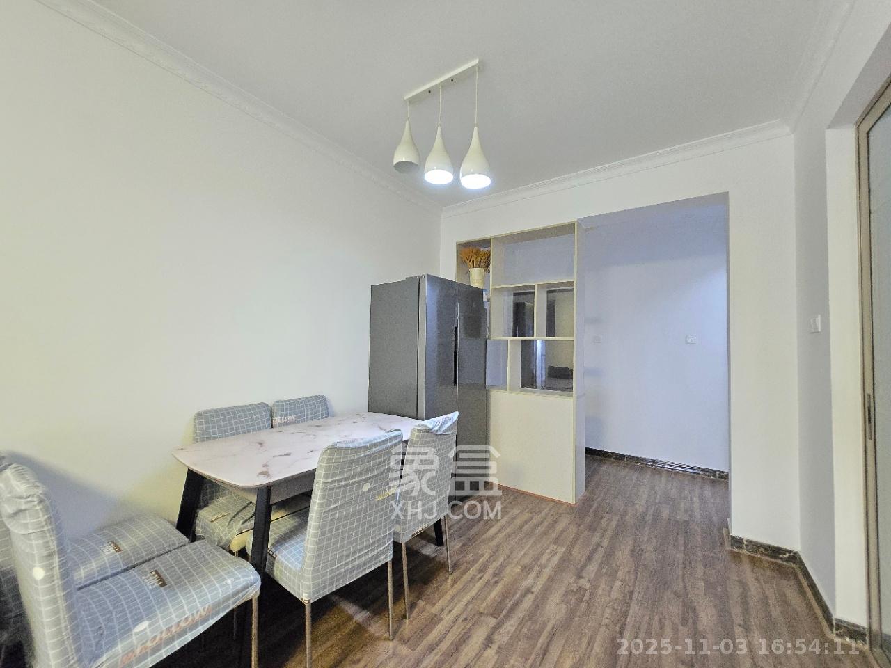 梅溪峰汇（房聚梅溪壹中心）  1室2厅1卫    2600.0元/月室内图