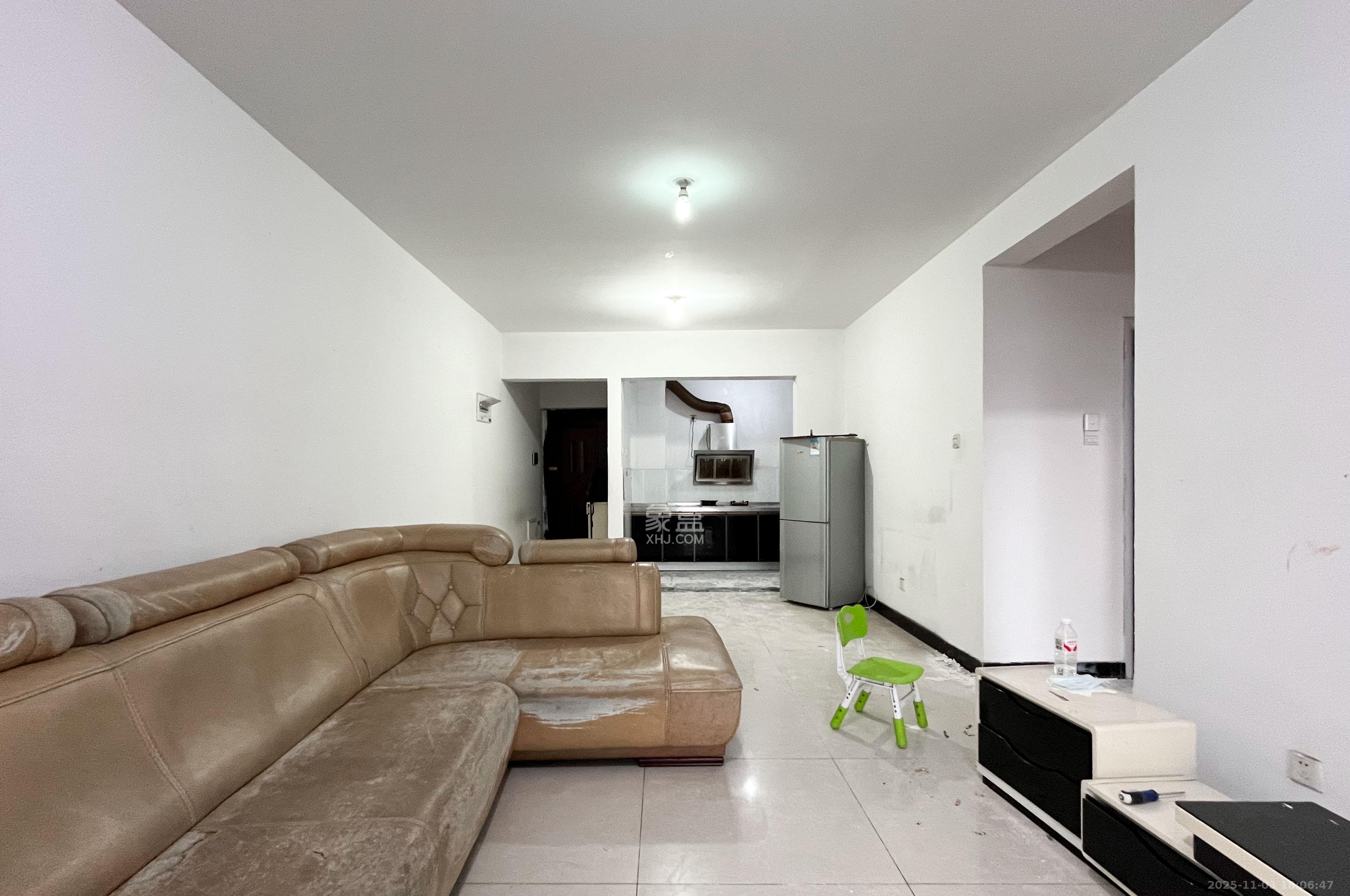 达美D6区 3室2厅2卫 76.0万 达美D6区 3室2厅2卫 76.0万客厅