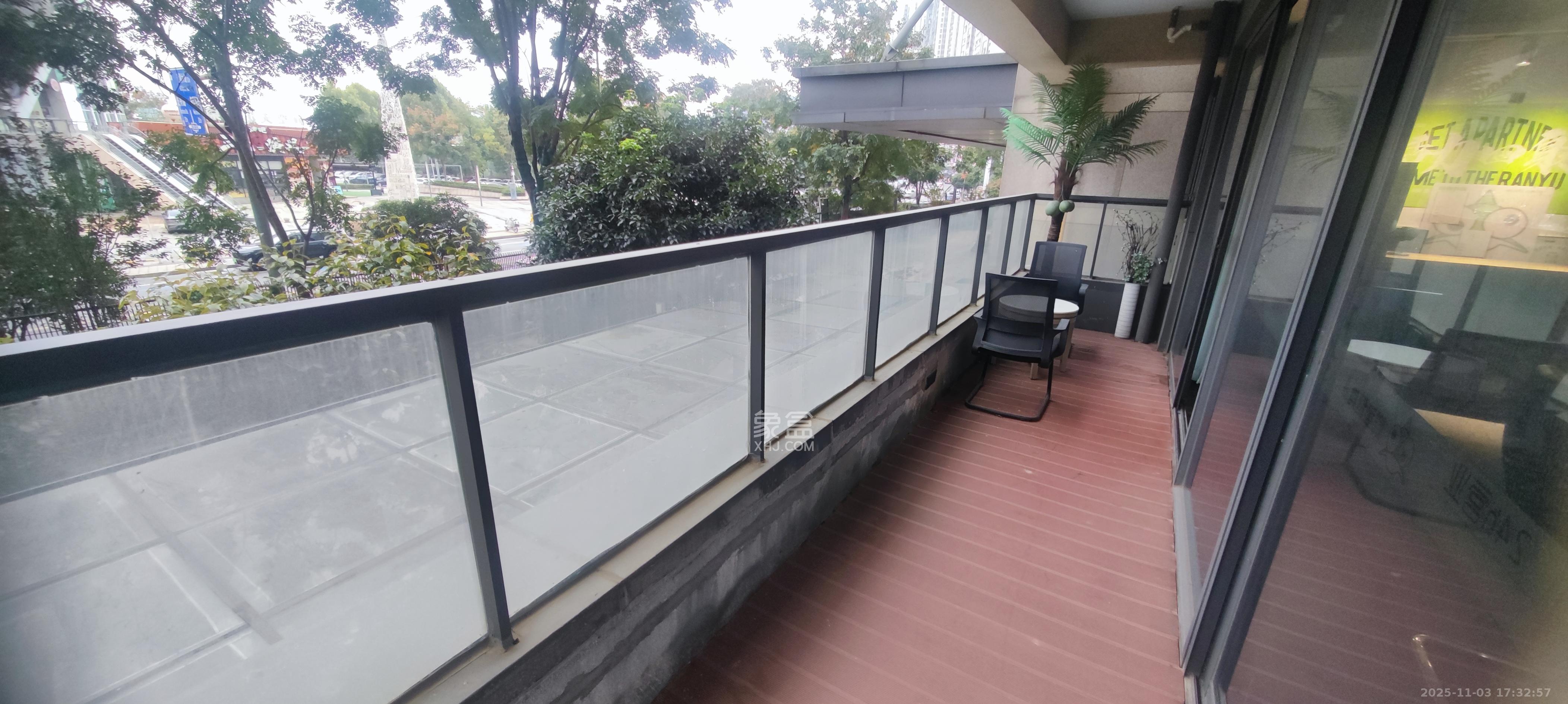 卓越浅水湾 7室2厅2卫 4500.0元/月 卓越浅水湾 7室2厅2卫 4500.0元/月室内图