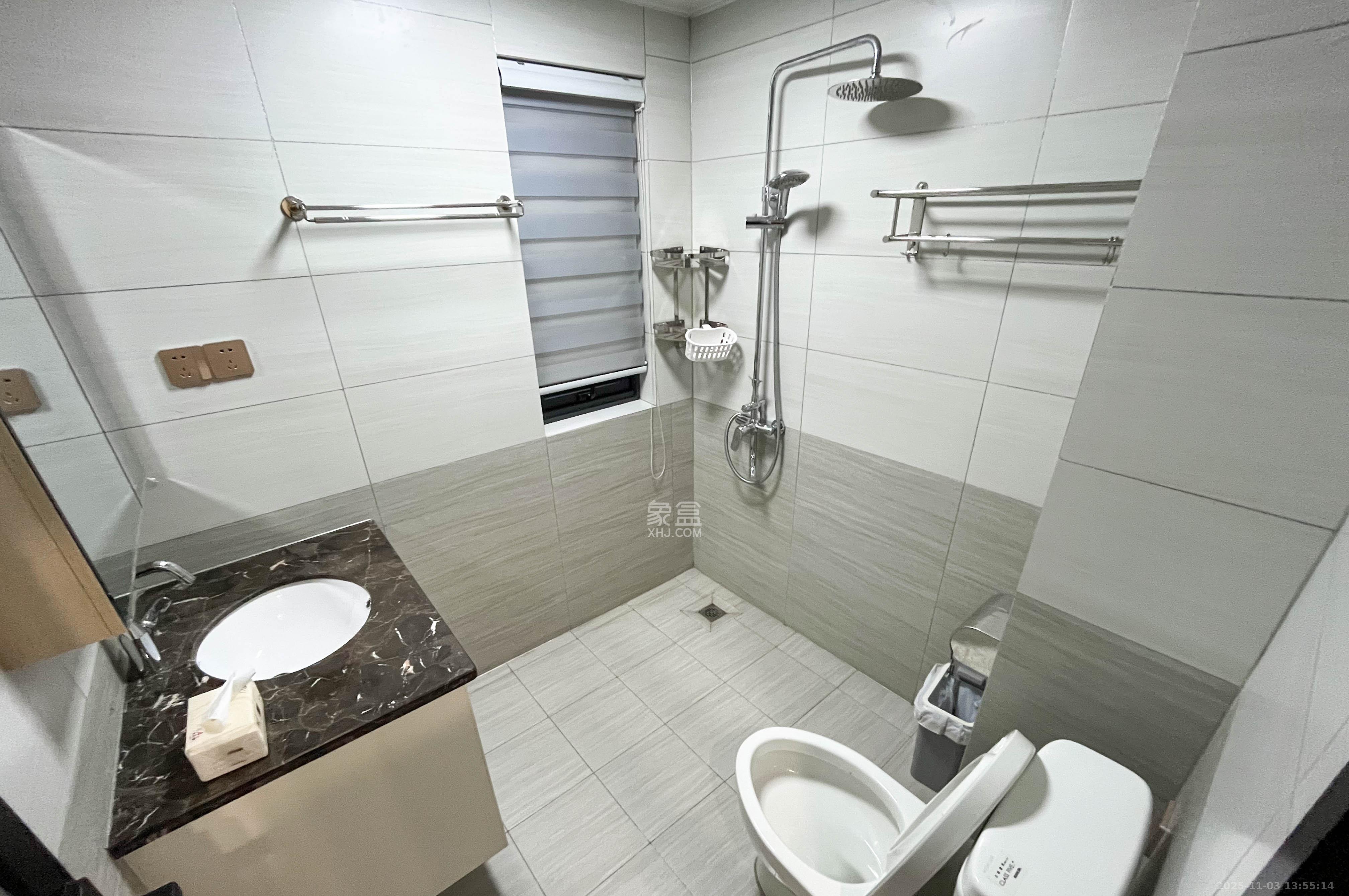 中建梅溪湖中心  4室2厅2卫    155.0万卫生间