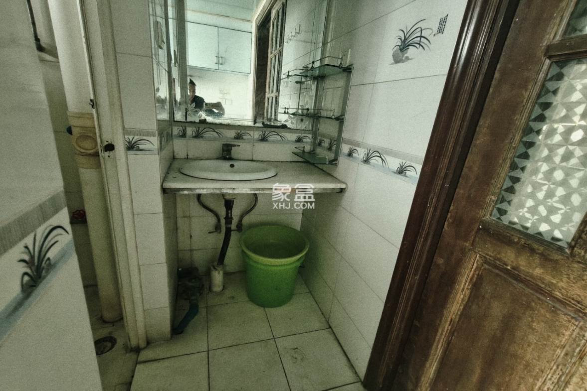 海南师范大学 3室2厅2卫 138.0万 海南师范大学 3室2厅2卫 138.0万客厅