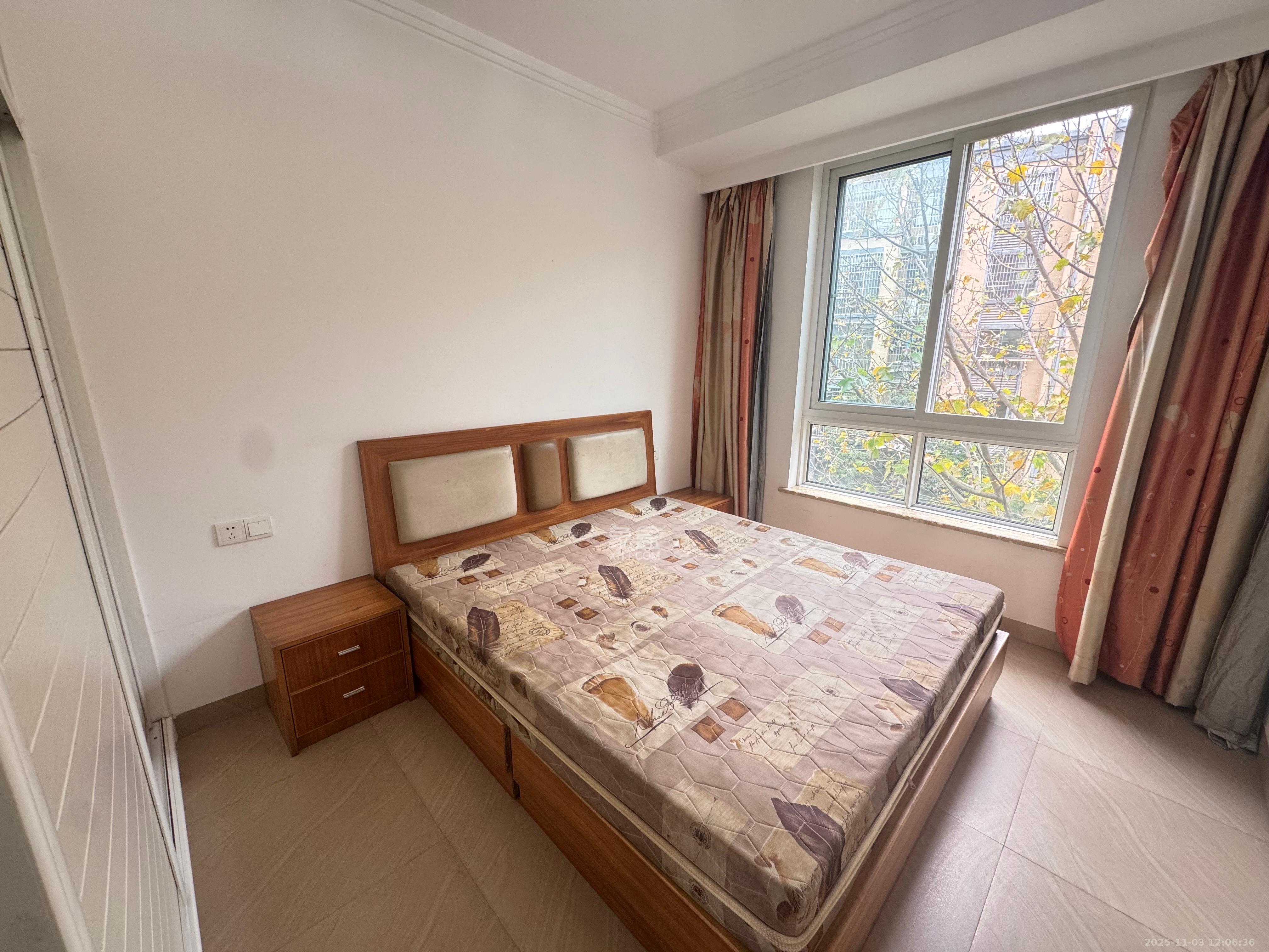 山水湾  3室2厅2卫    1800.0元/月室内图