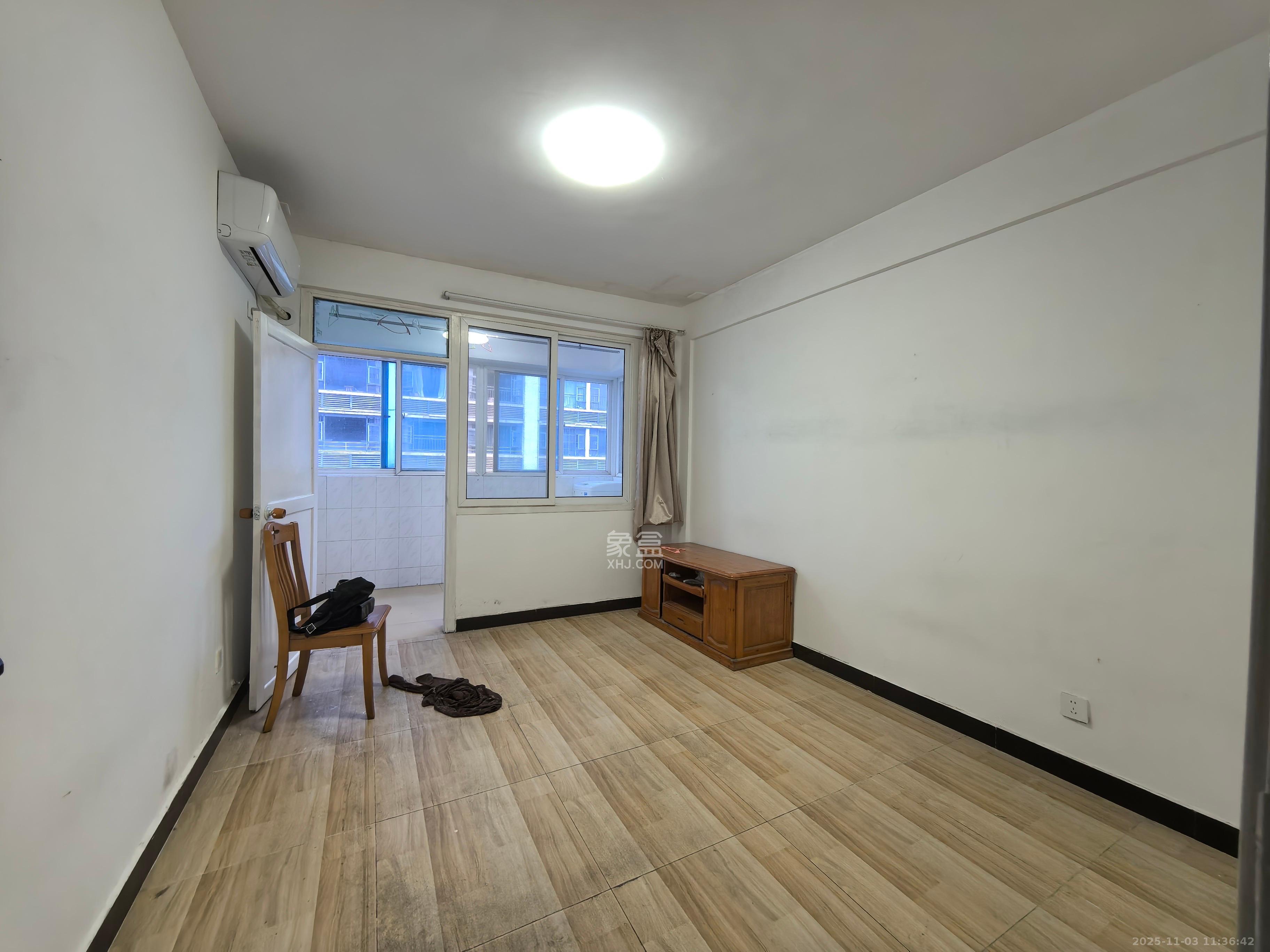 新世界商贸城 3室2厅1卫 2800.0元/月 新世界商贸城 3室2厅1卫 2800.0元/月室内图