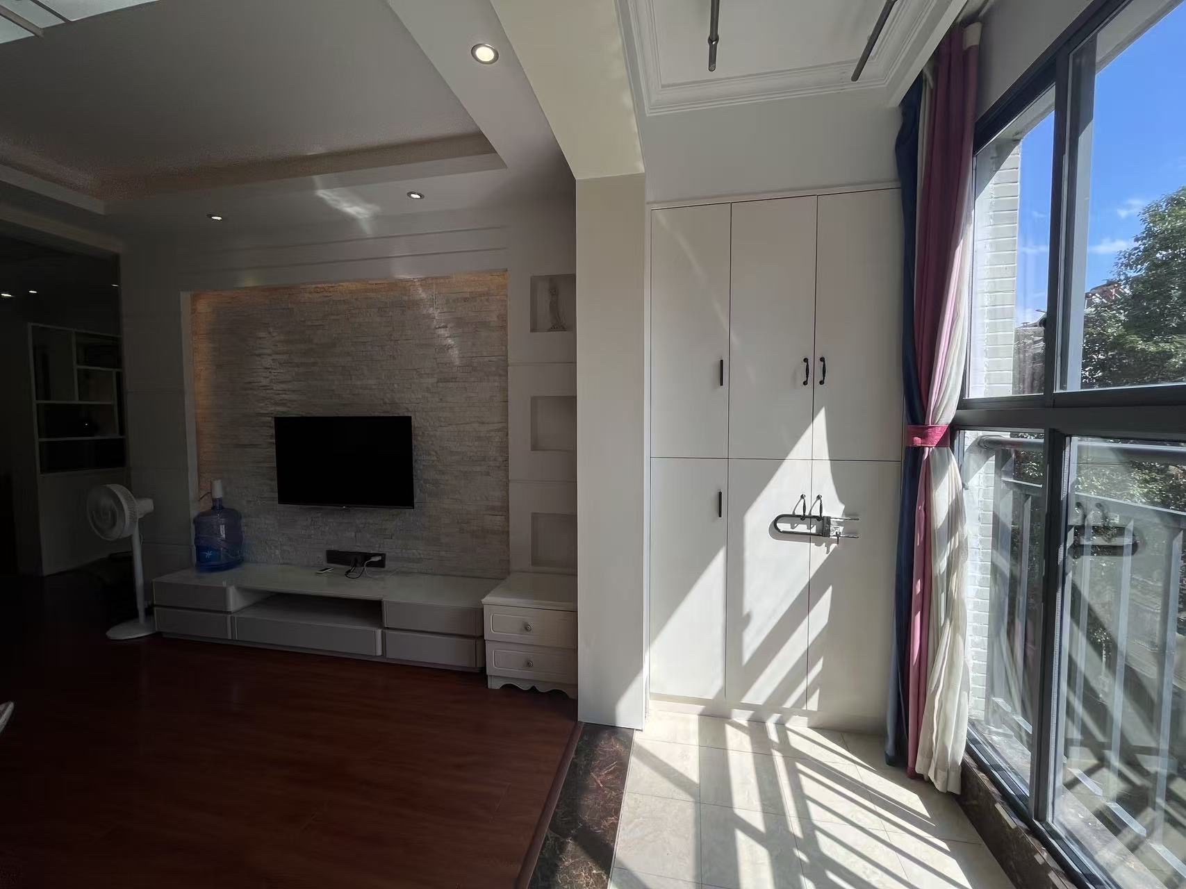 御花园 2室2厅1卫 1500.0元/月 御花园 2室2厅1卫 1500.0元/月室内图