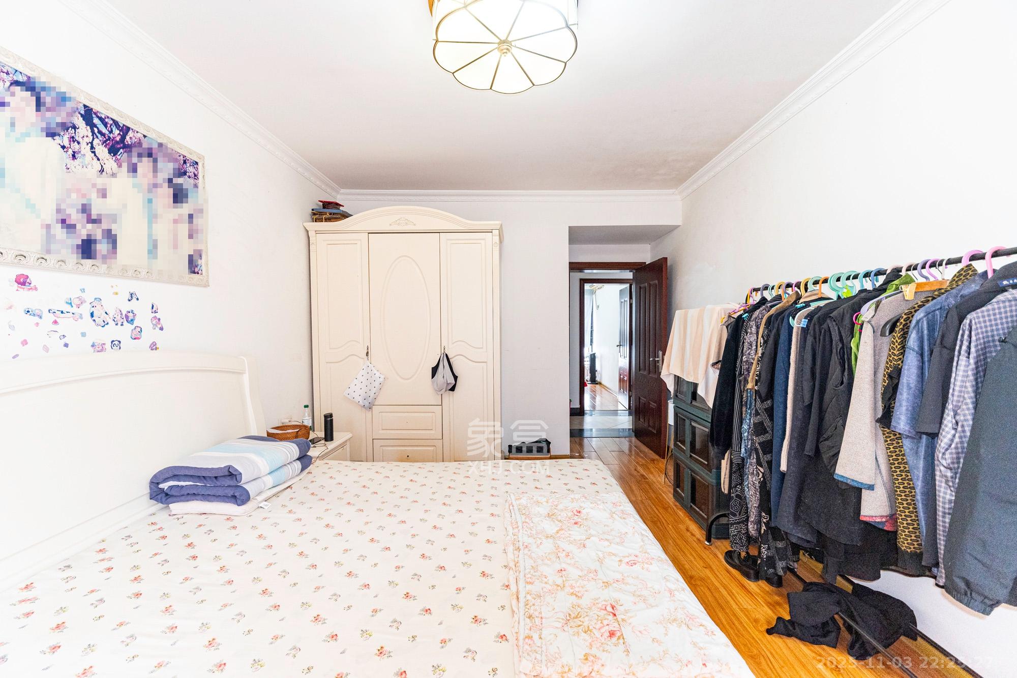 三一街区  3室2厅2卫    69.6万 三一街区  3室2厅2卫    69.6万卧室