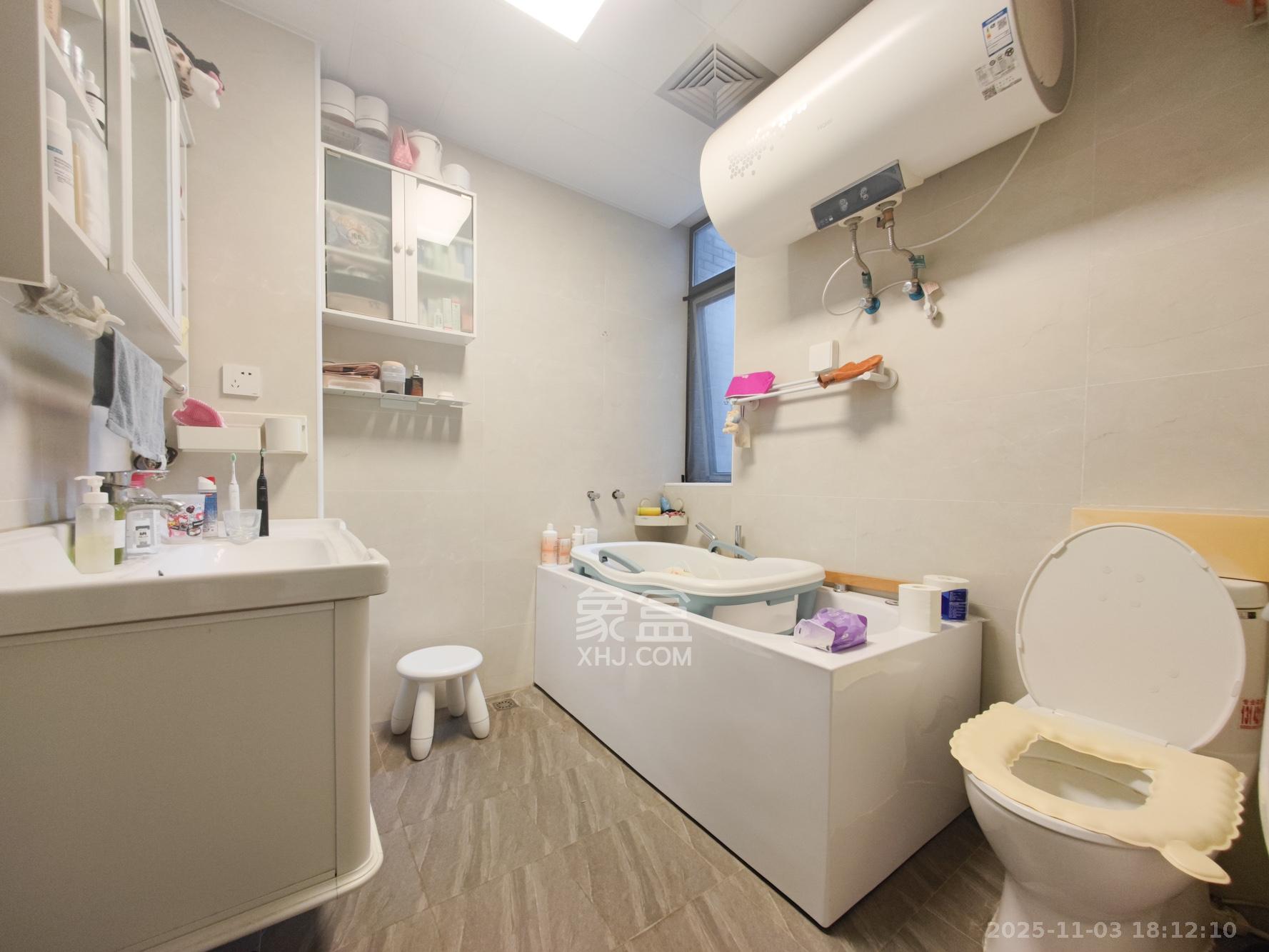 森林城  4室2厅2卫    190.0万卫生间