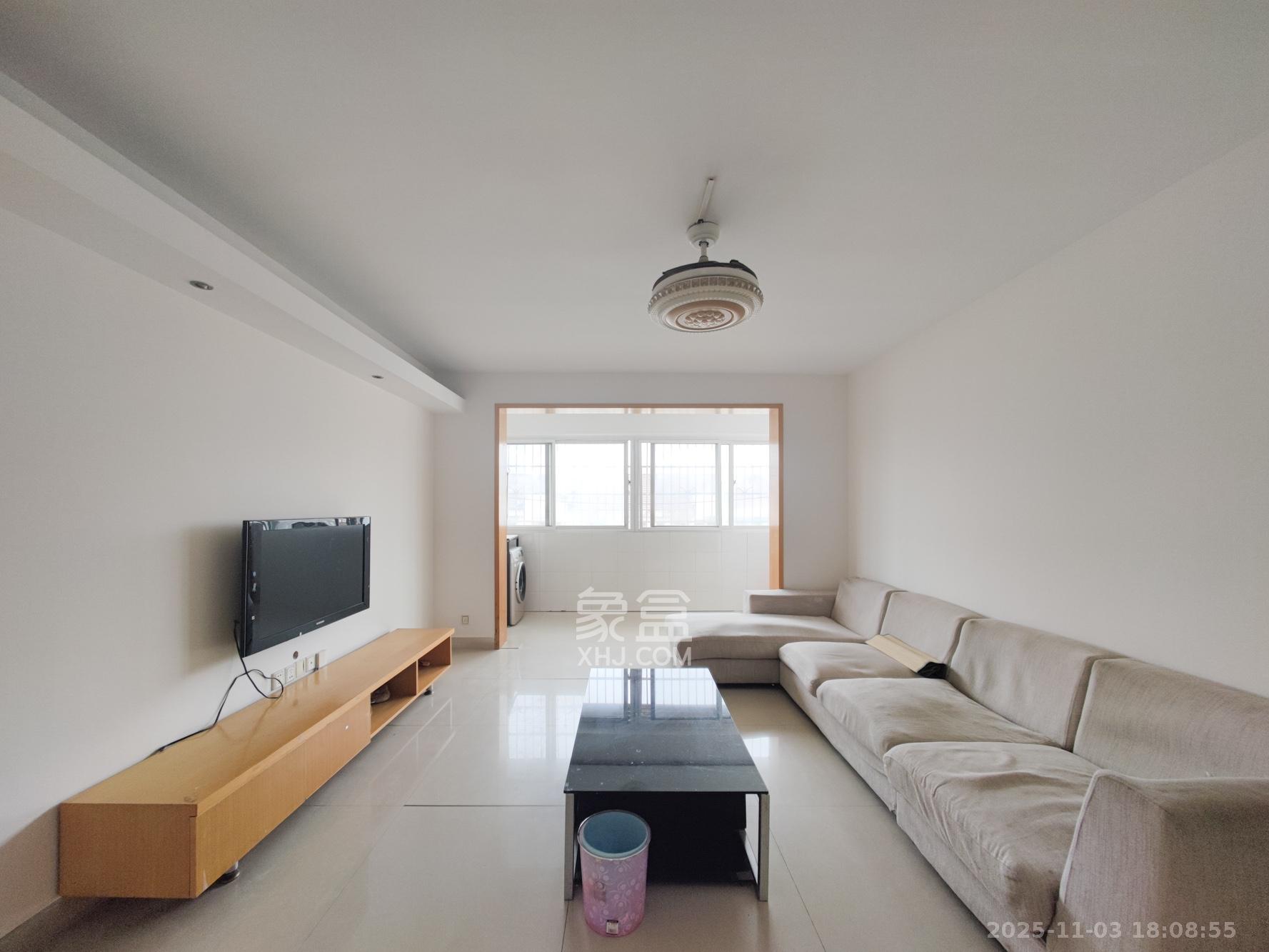 佳园星城 3室2厅2卫 56.0万 佳园星城 3室2厅2卫 56.0万客厅