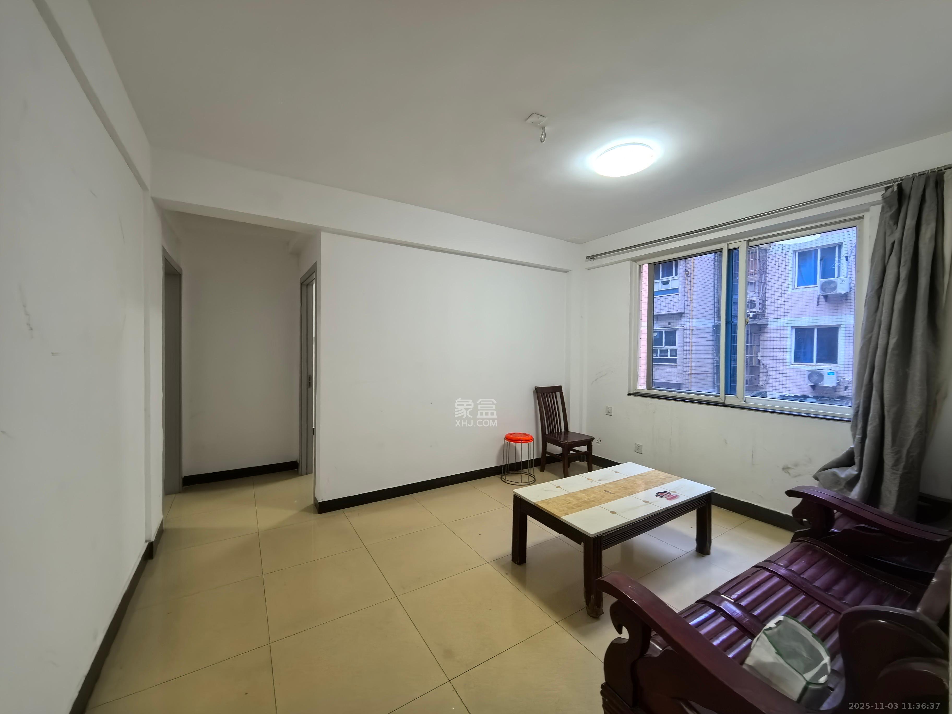 新世界商贸城  3室2厅1卫    2800.0元/月